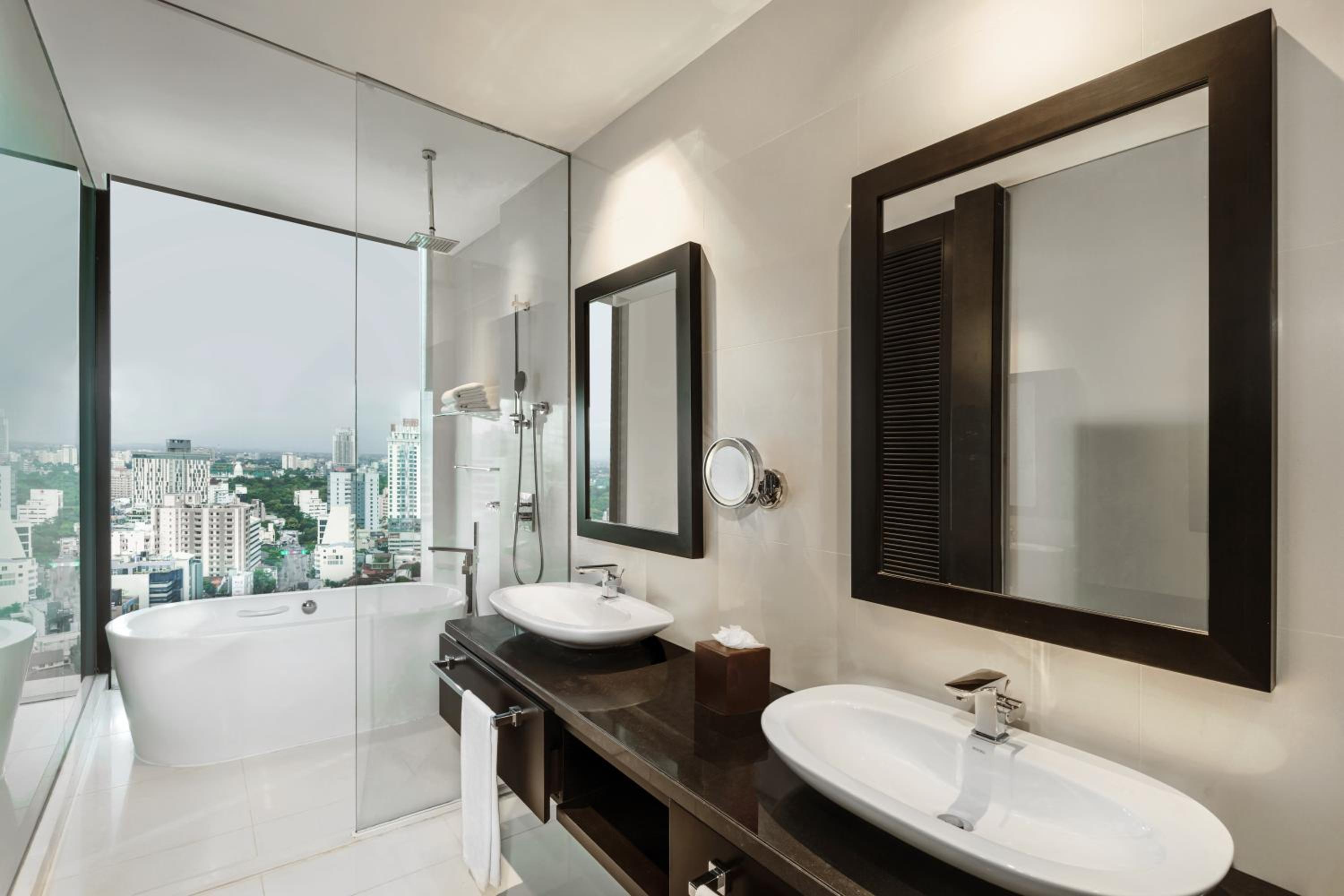 Deluxe Executive King Room with City View