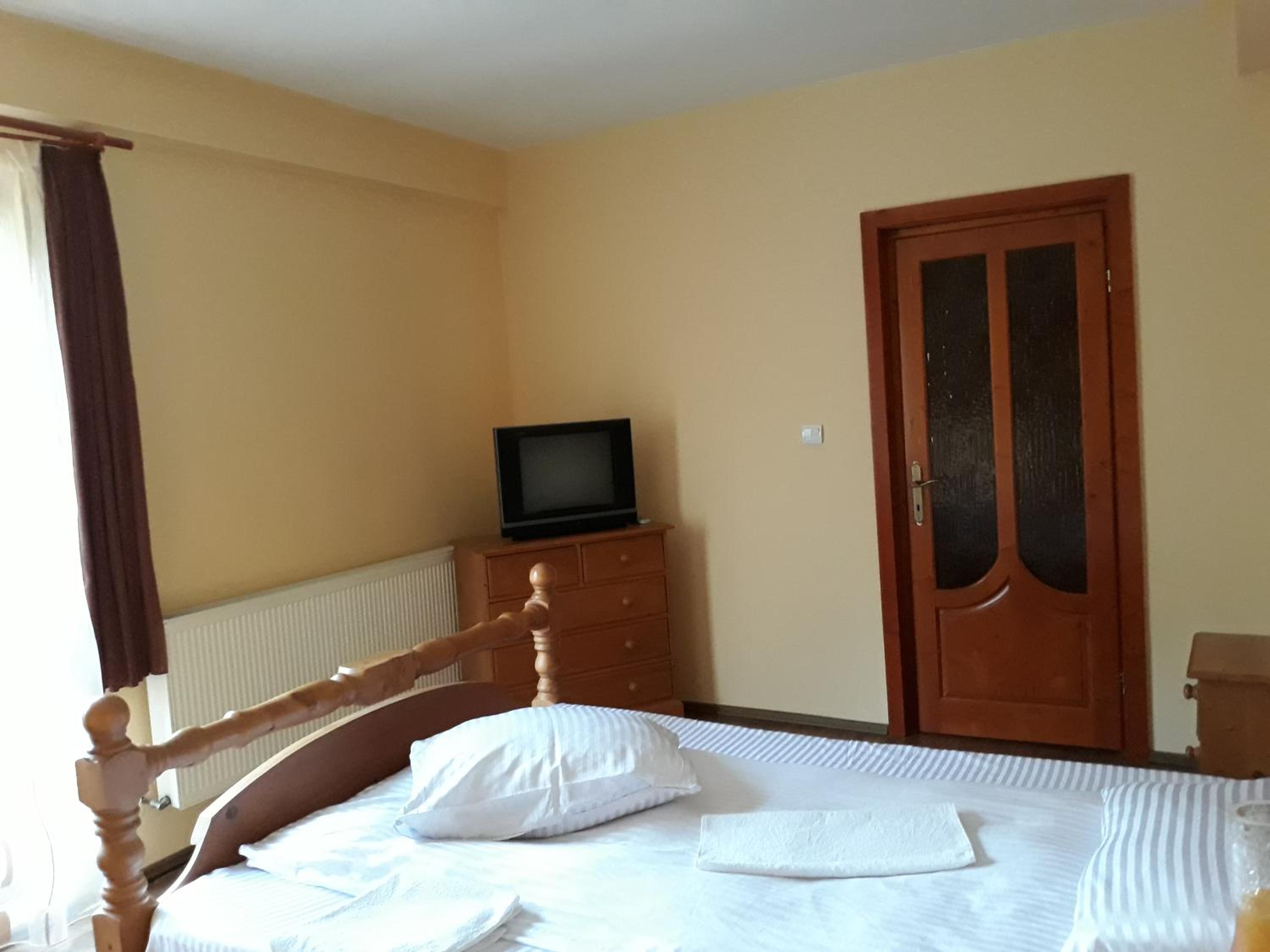 Double Room with Private Bathroom - Photo 2