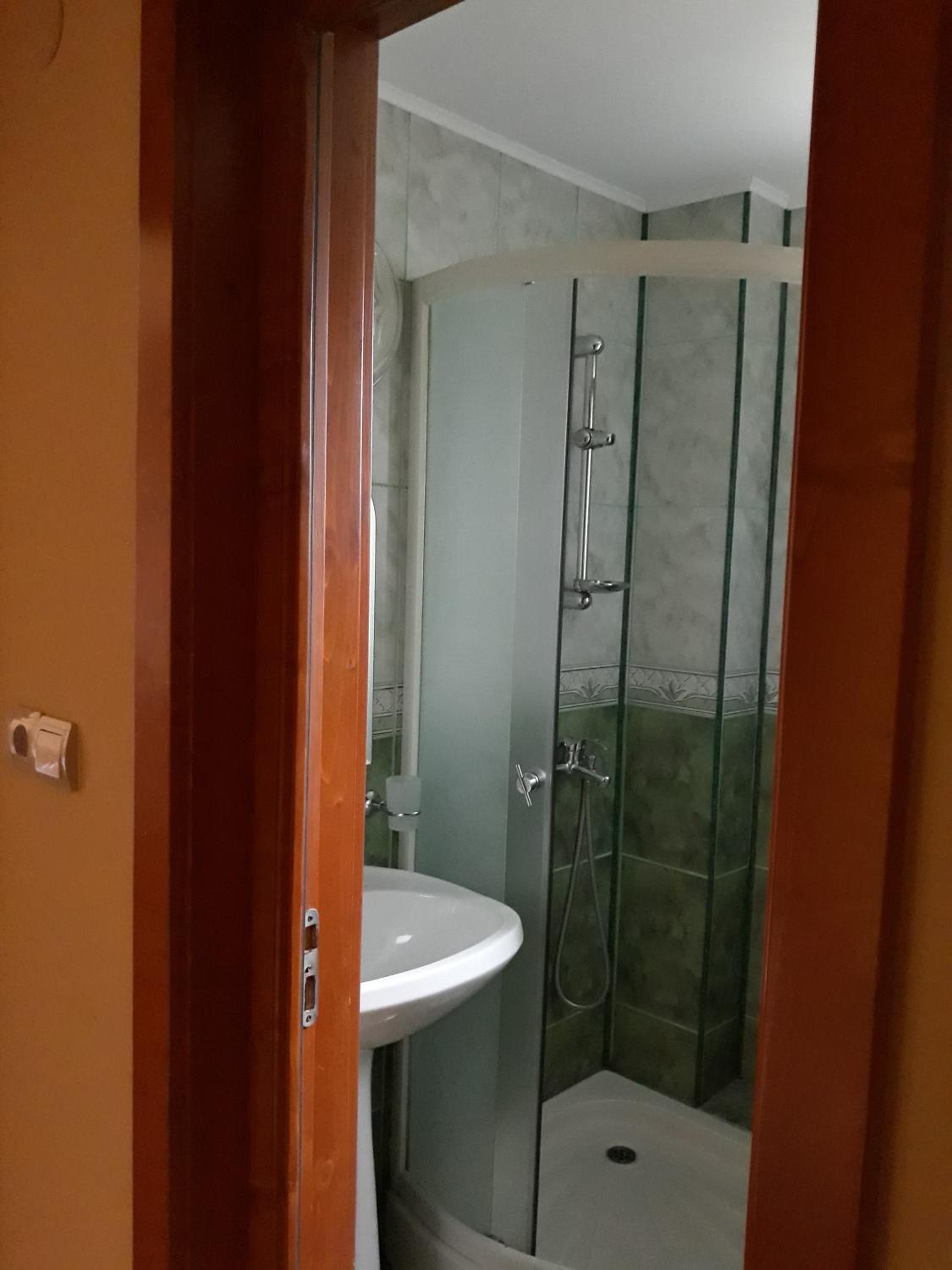 Twin Room with Bathroom - Photo 2