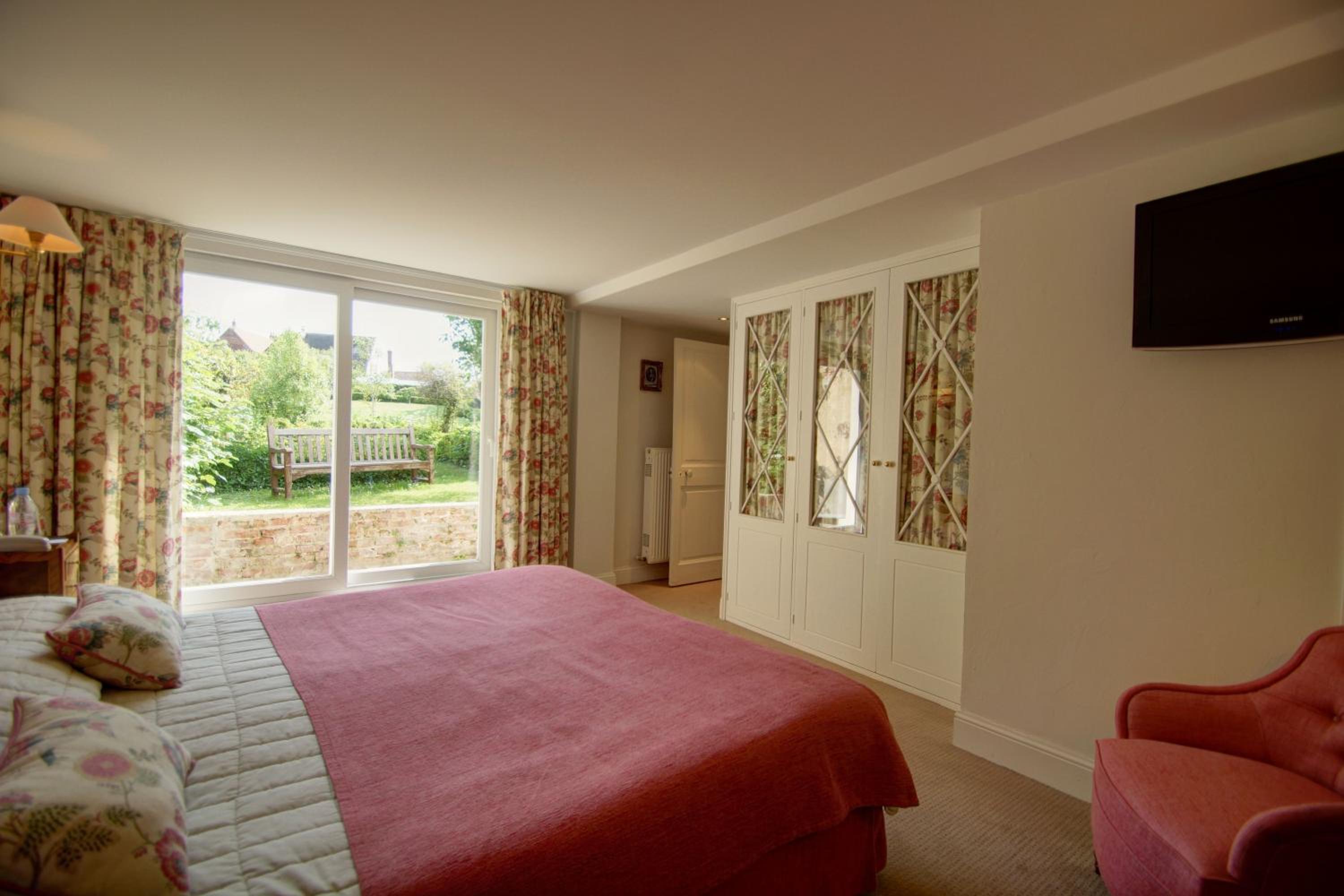 Suite - Photo 3