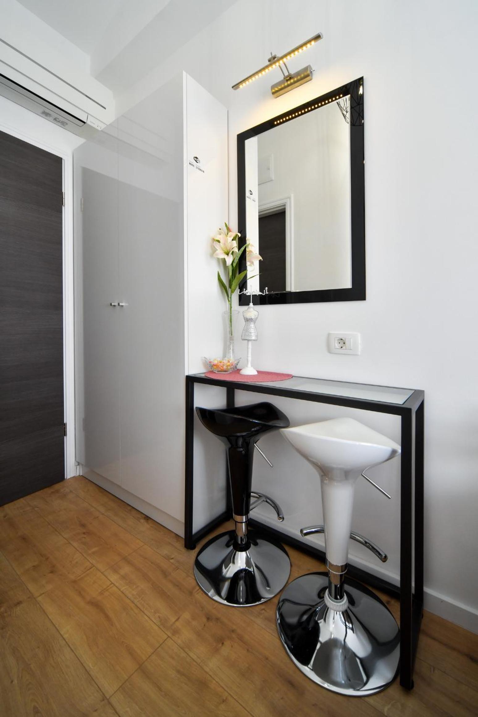 Twin Room with Bathroom - Photo 5