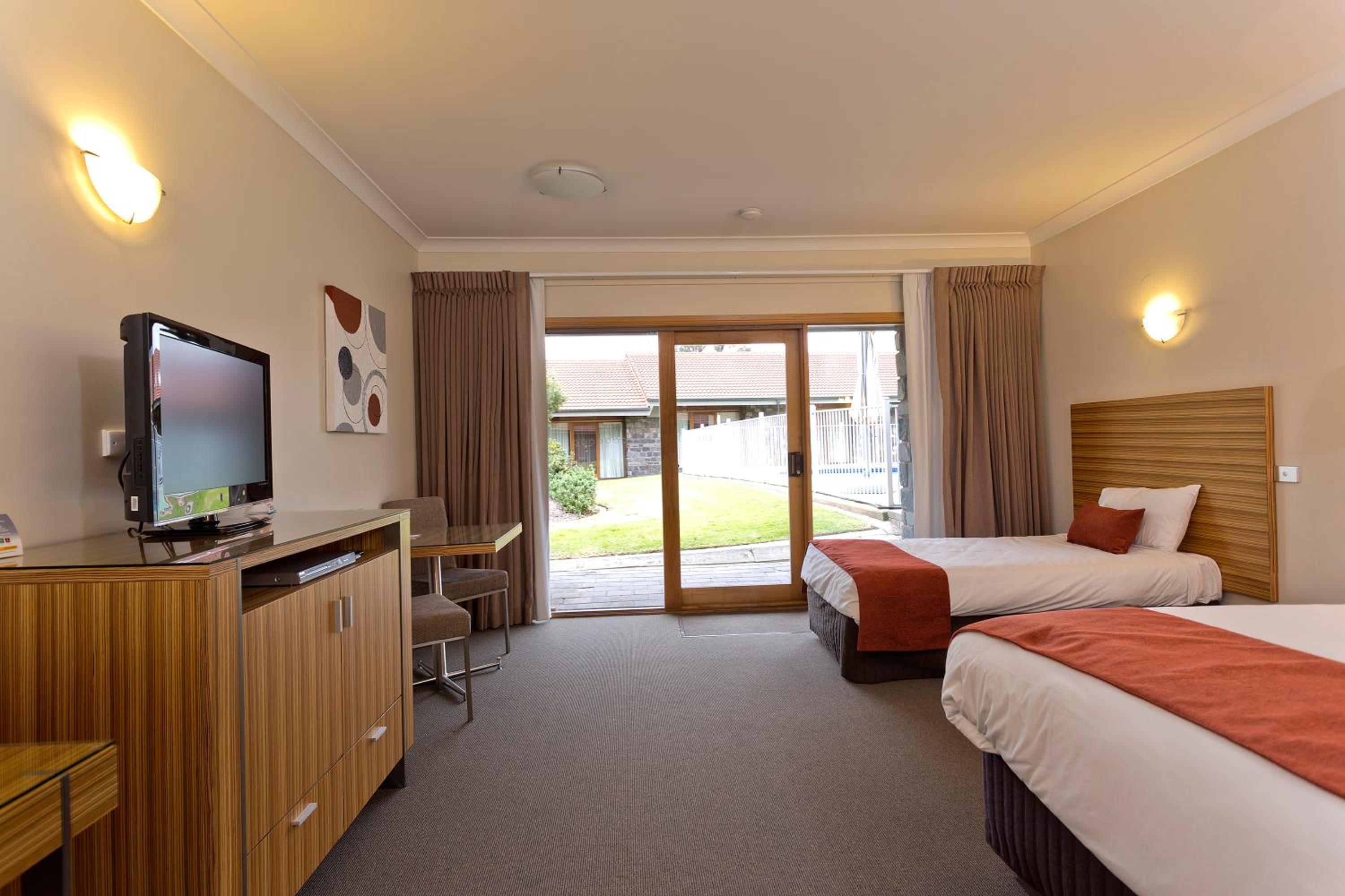 Standard Twin Room - Photo 5