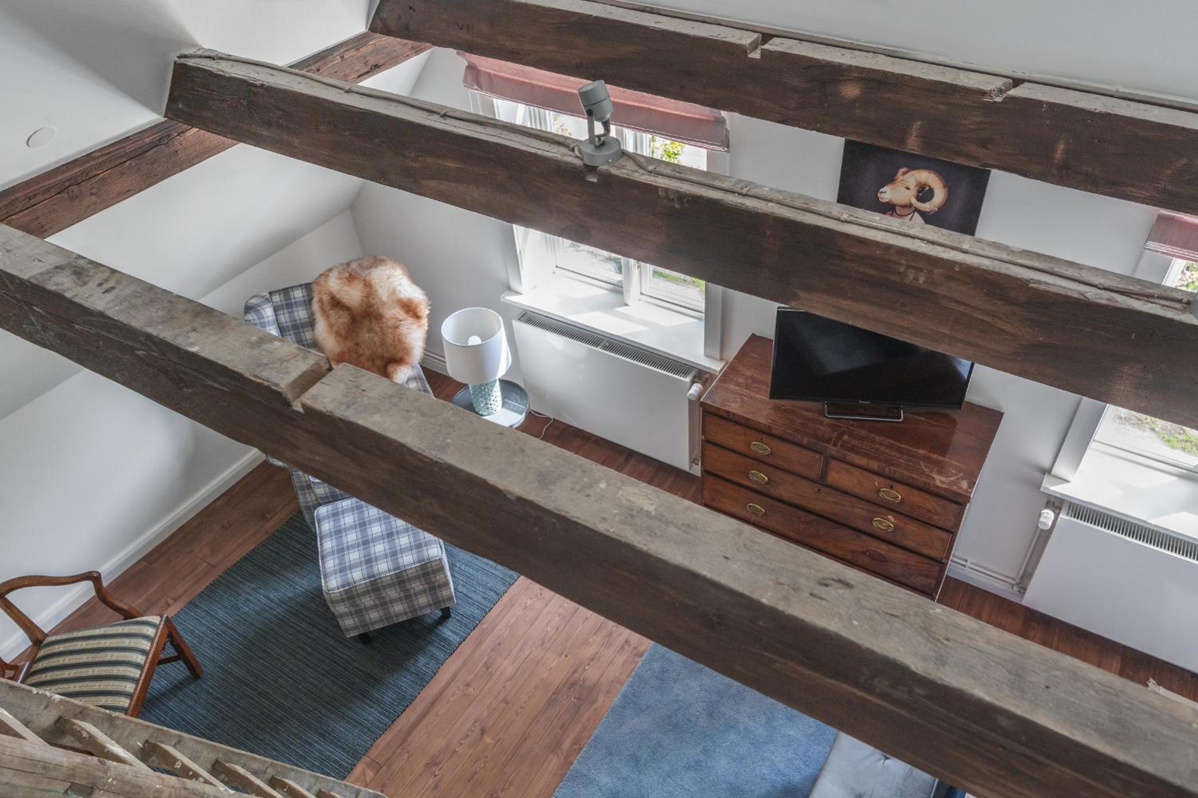 Small Double Room - Photo 11
