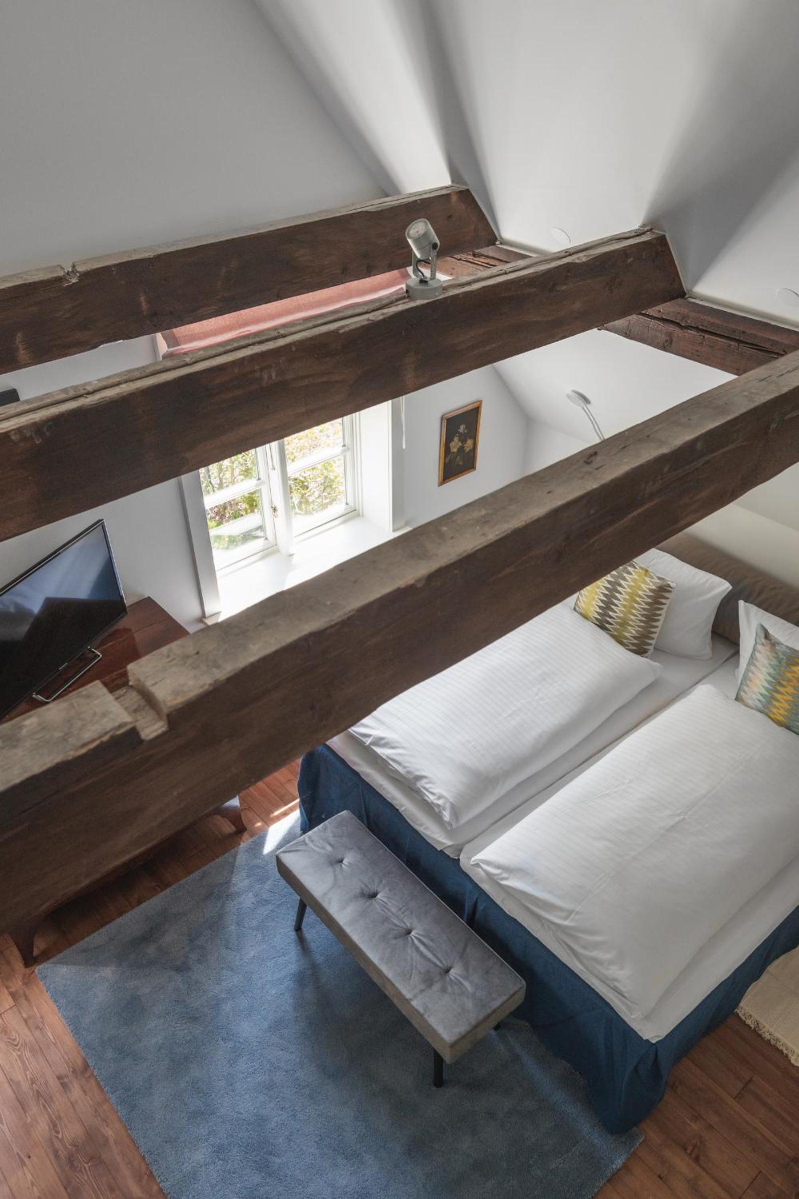 Small Double Room - Photo 10