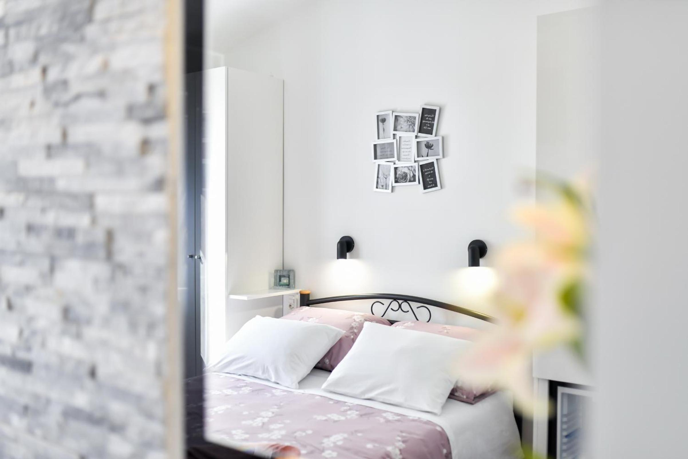 Double Room with Private Bathroom - Photo 1