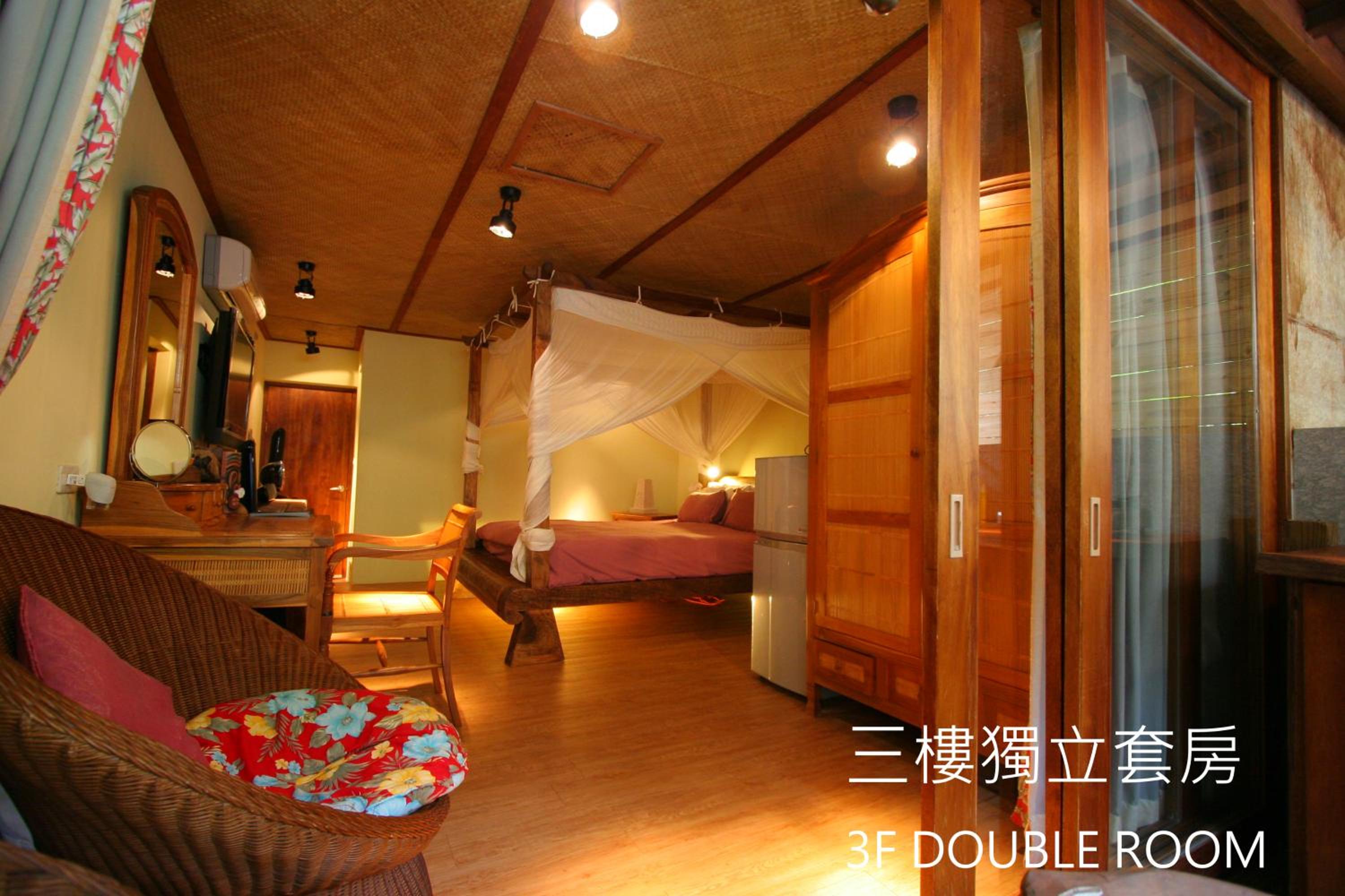 Two-Bedroom House with Private Garden photo 1