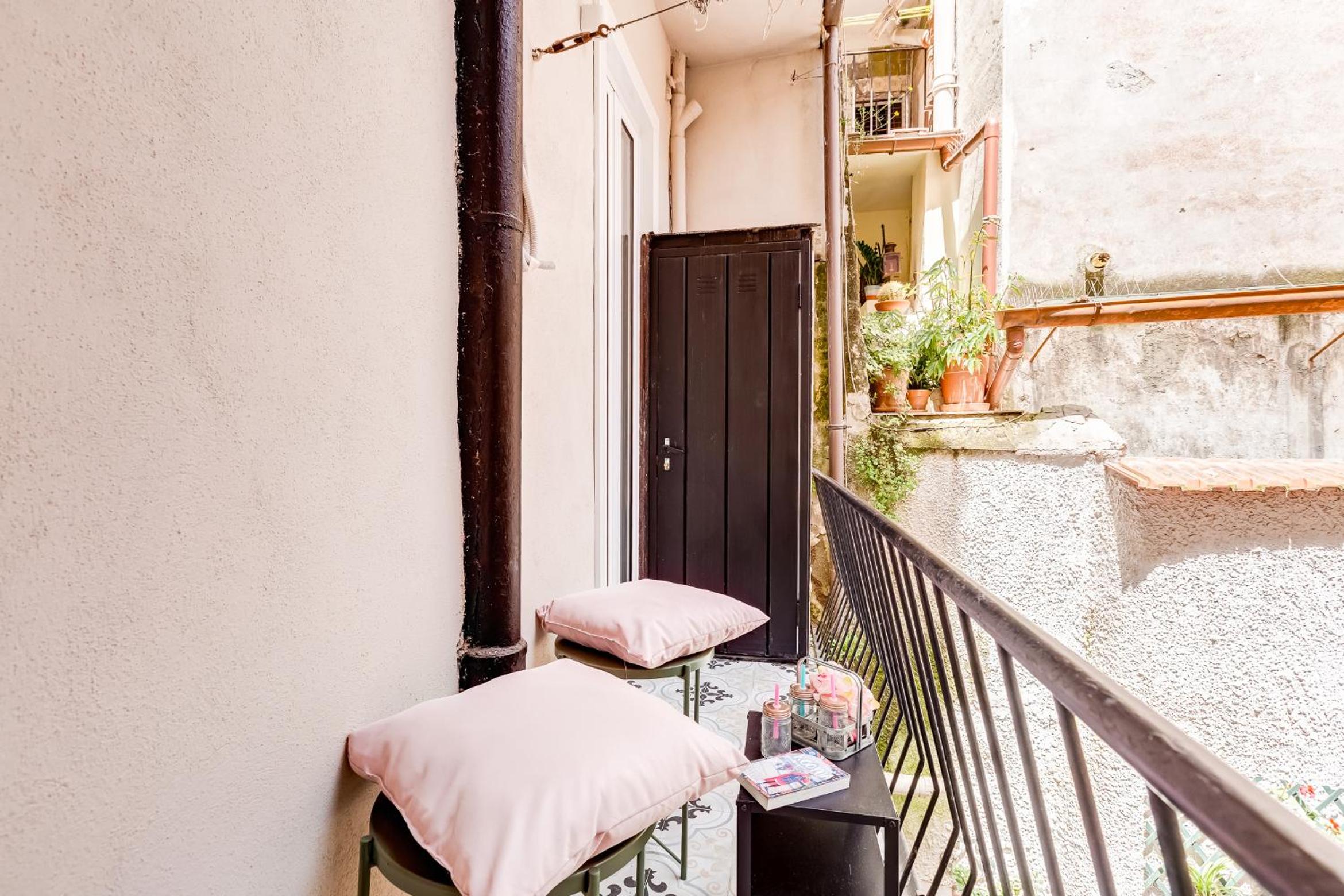 Double Room with Balcony (3 Adults) photo 2