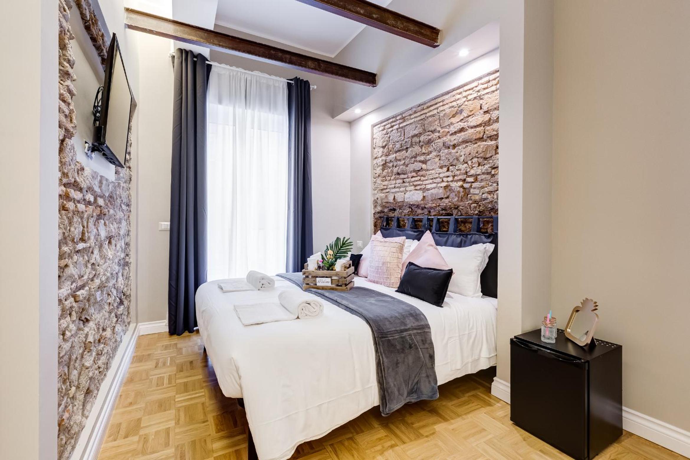 Double Room with Balcony (3 Adults) photo 1