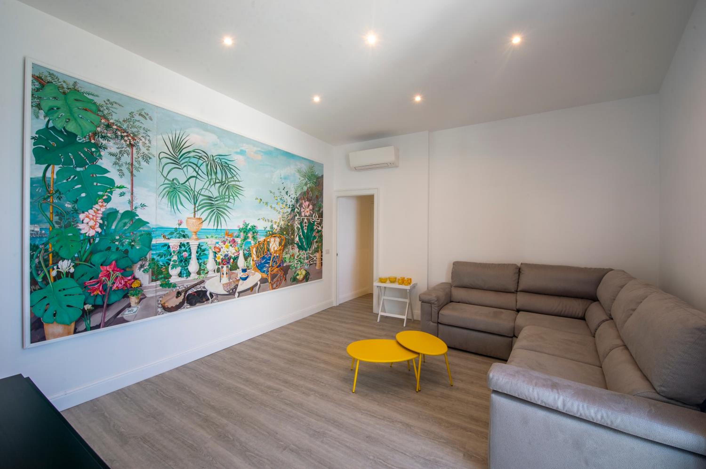 Apartment with Sea View - Photo 2