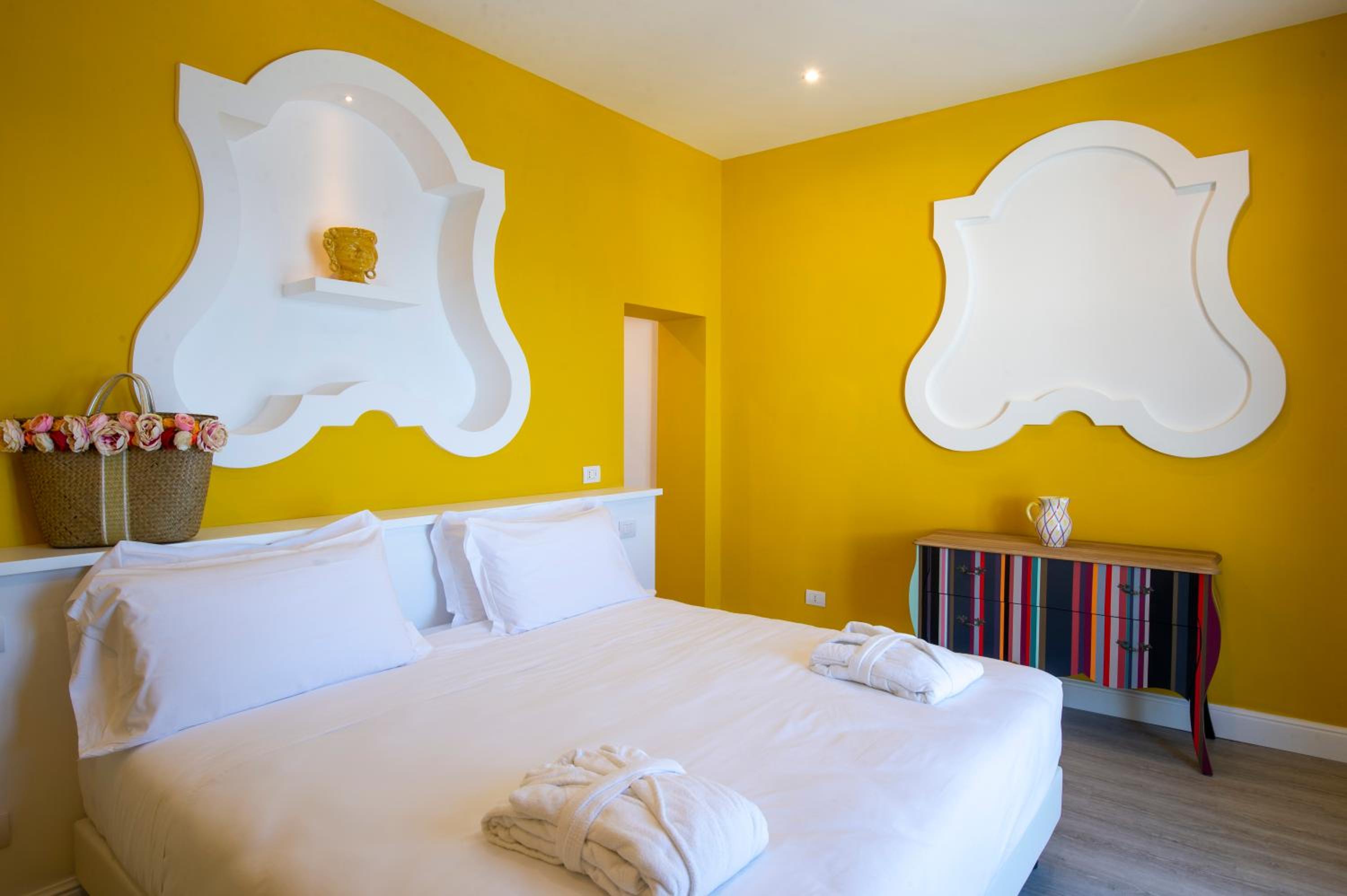 Apartment with Sea View - Photo 9