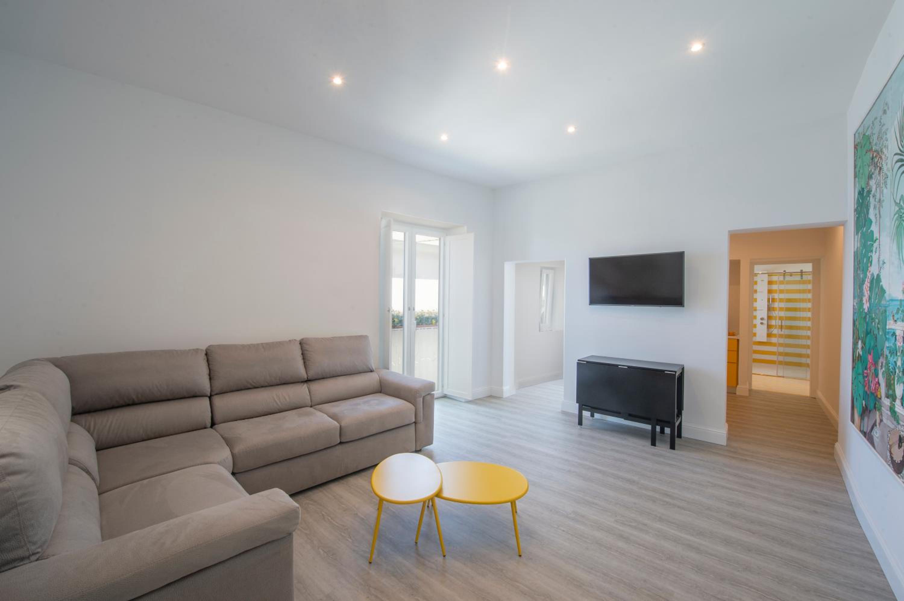 Apartment with Sea View - Photo 5