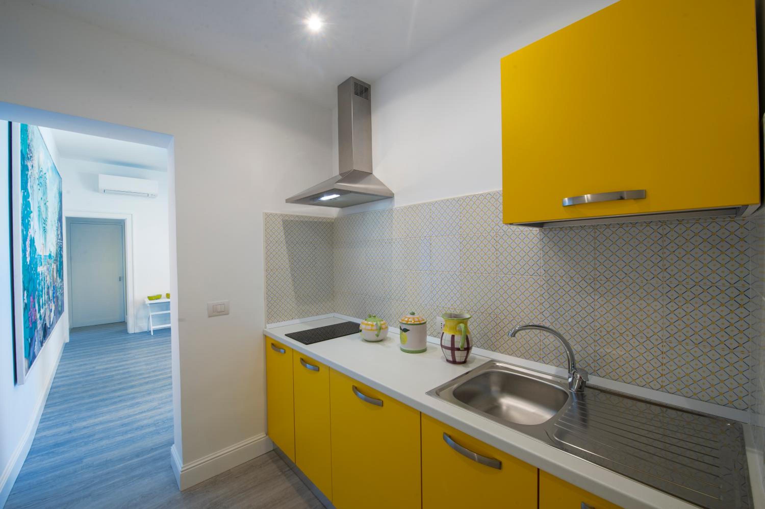 Apartment with Sea View - Photo 11