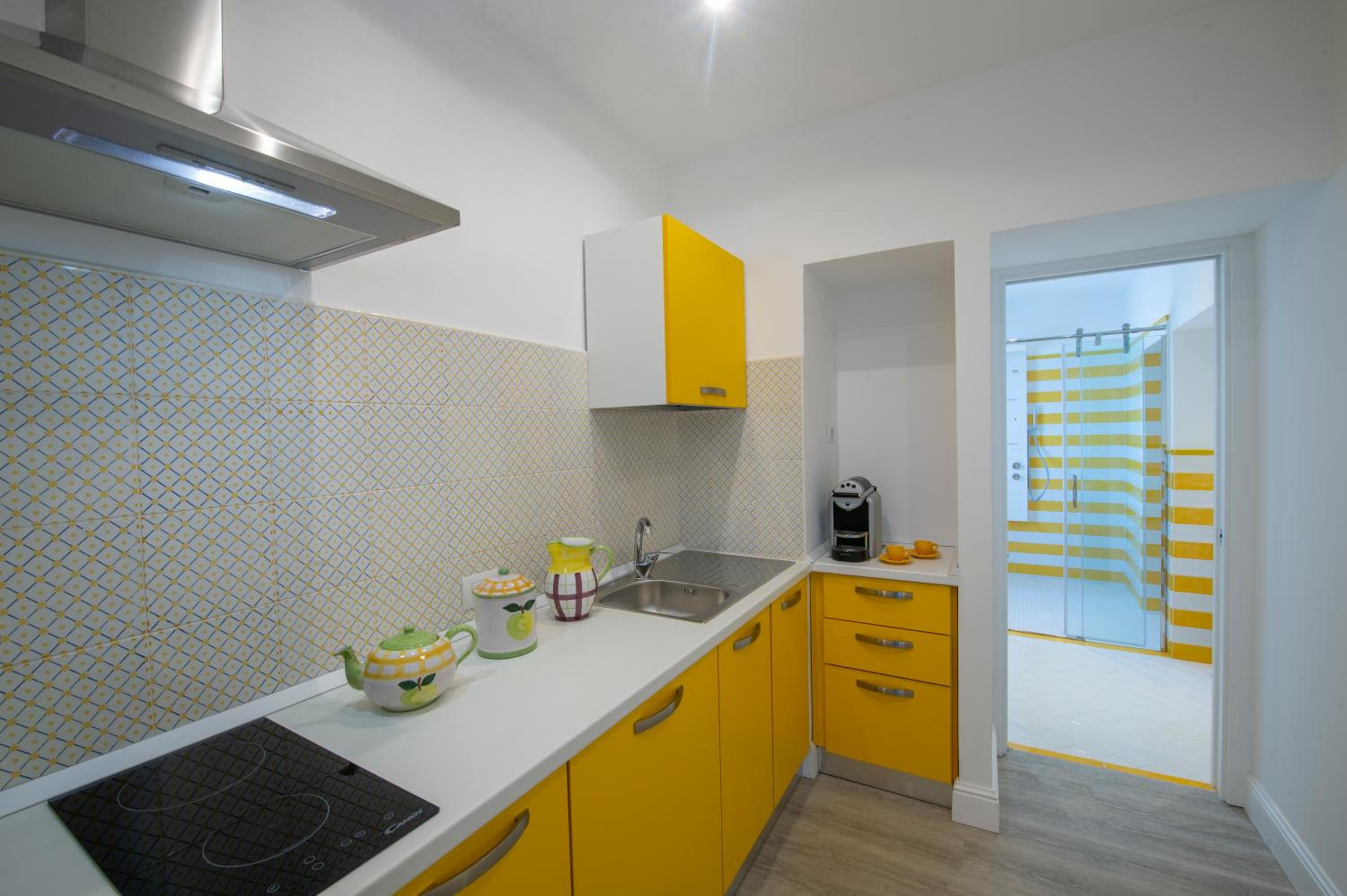 Apartment with Sea View - Photo 7