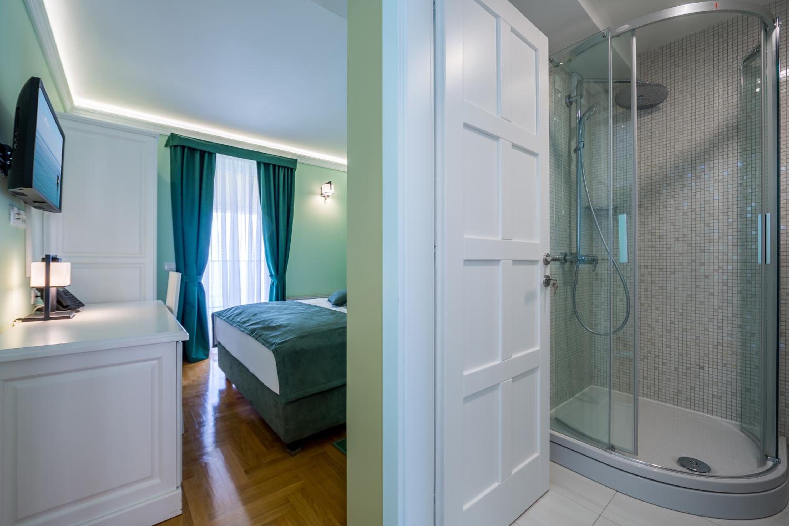Double Room with Balcony and Sea View photo 2
