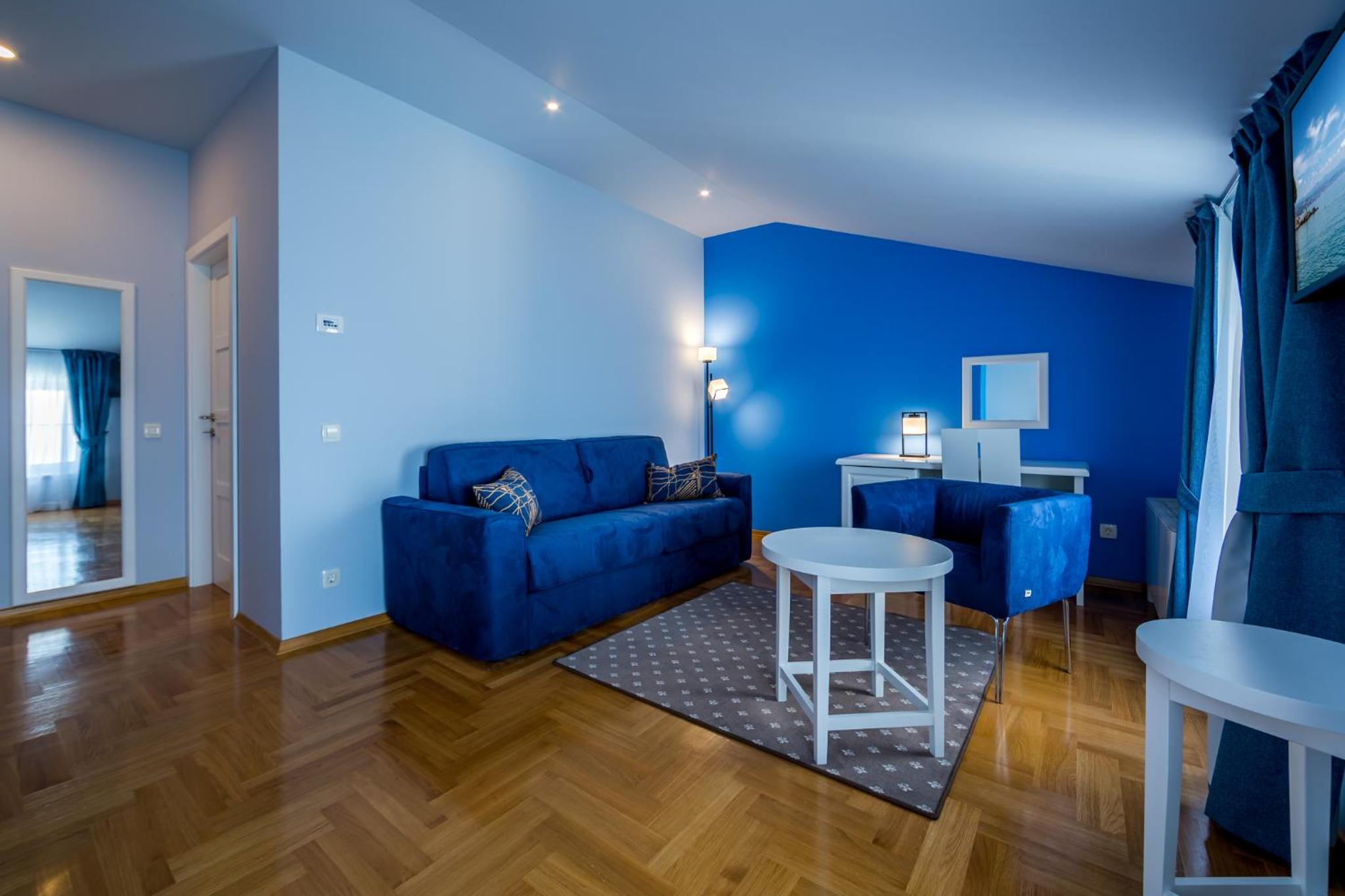 Apartment with Sea View - Photo 5