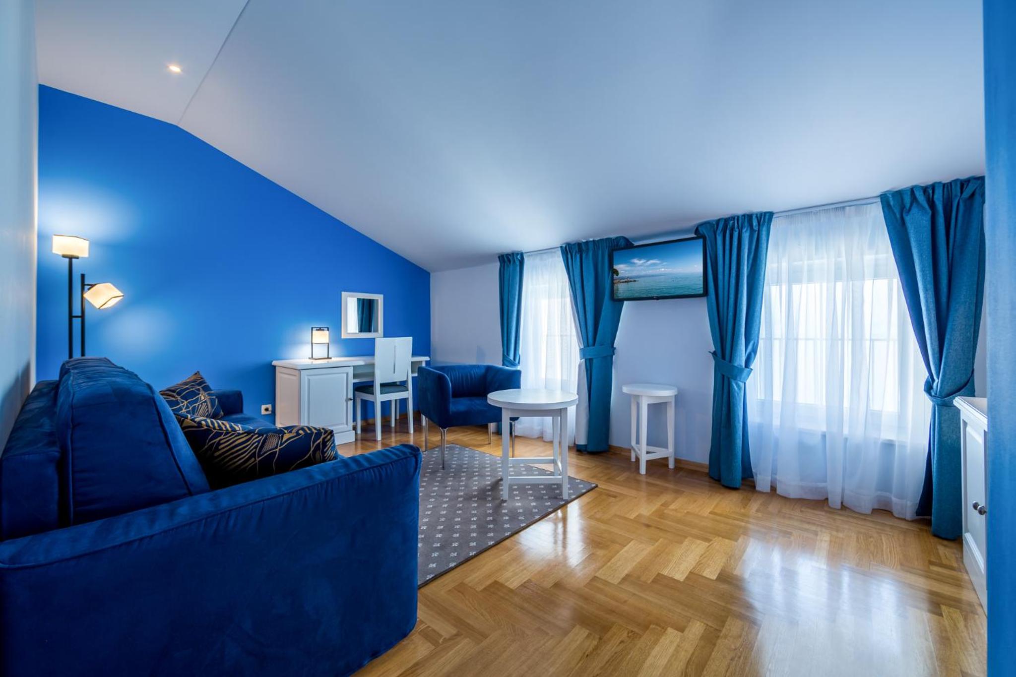Apartment with Sea View - Photo 6