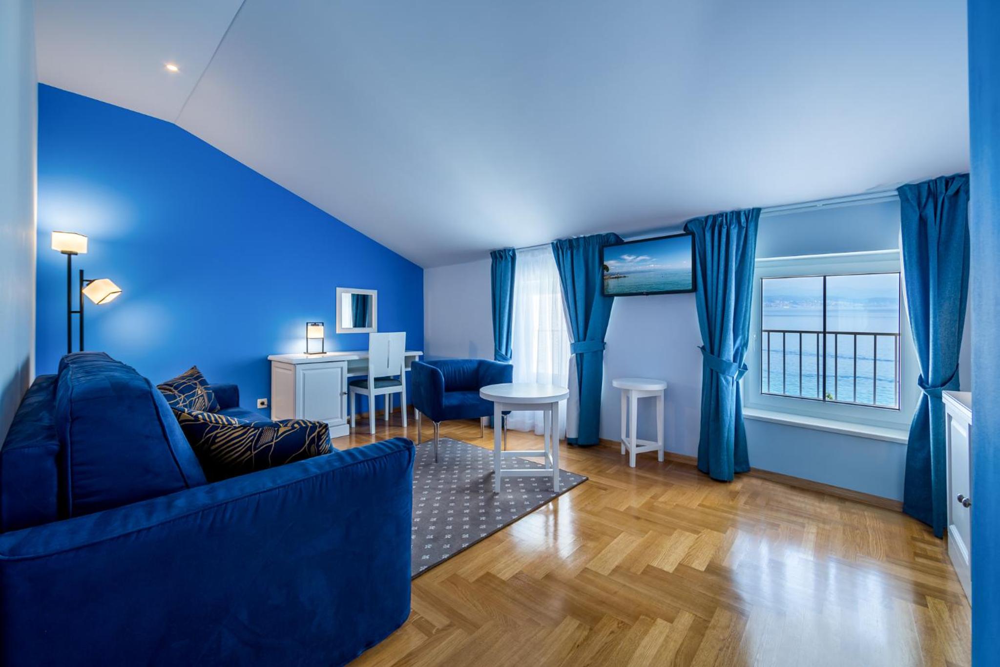 Apartment with Sea View - Photo 4