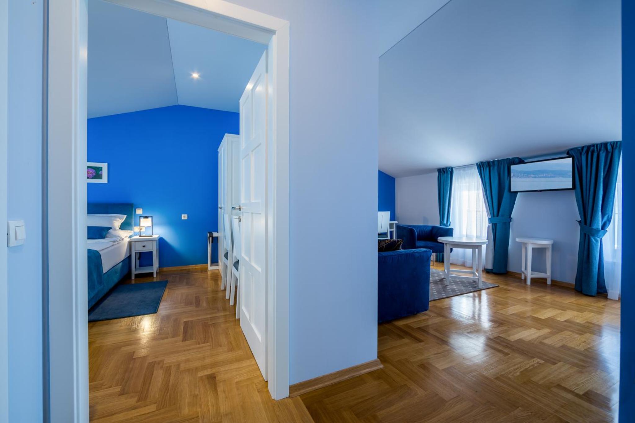 Apartment with Sea View - Photo 2