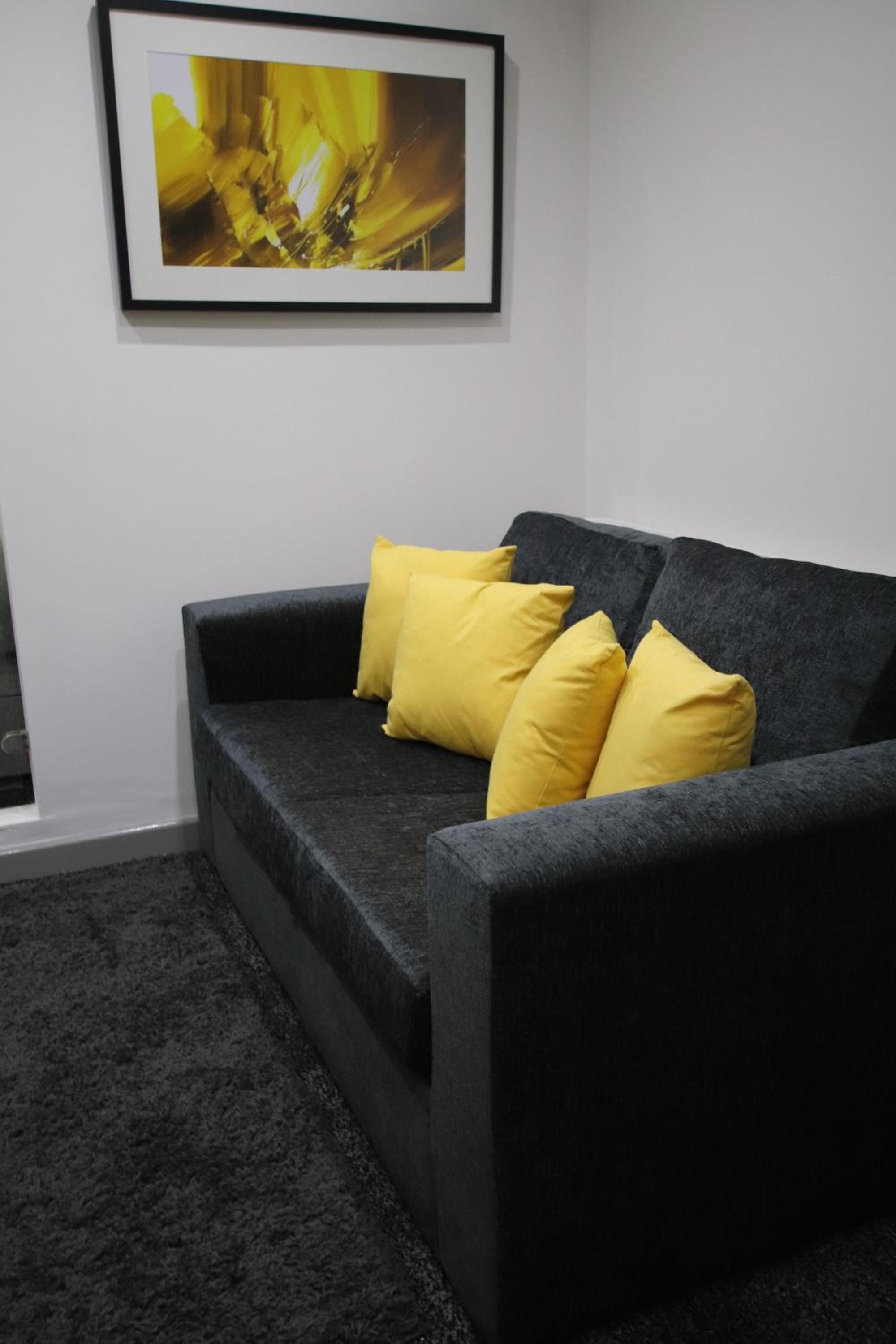 One-Bedroom Apartment photo 2
