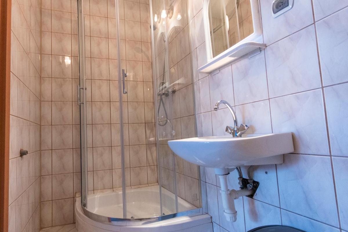 Twin Room with Bathroom photo 3