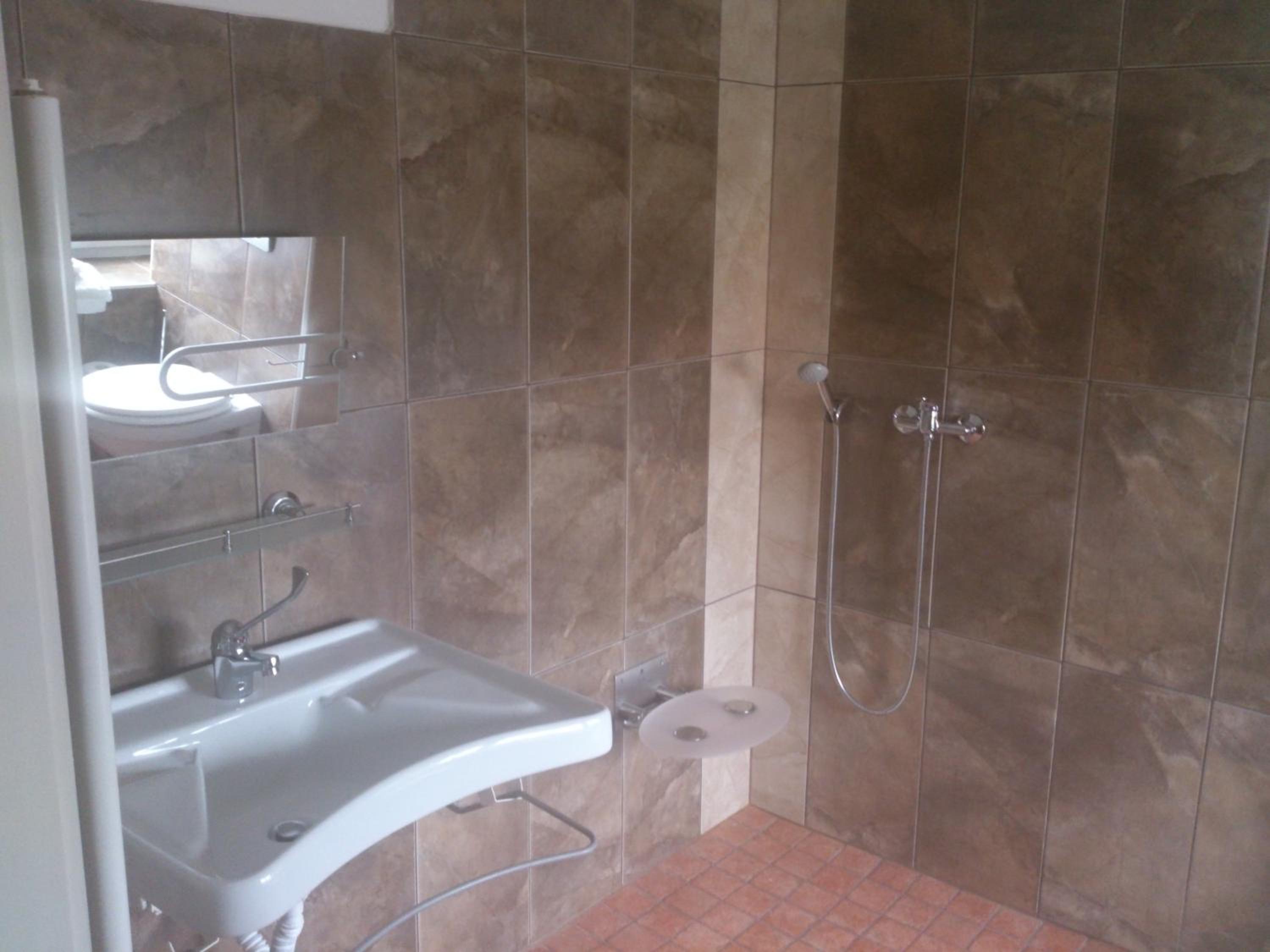 Double Room - Disability Access photo 3