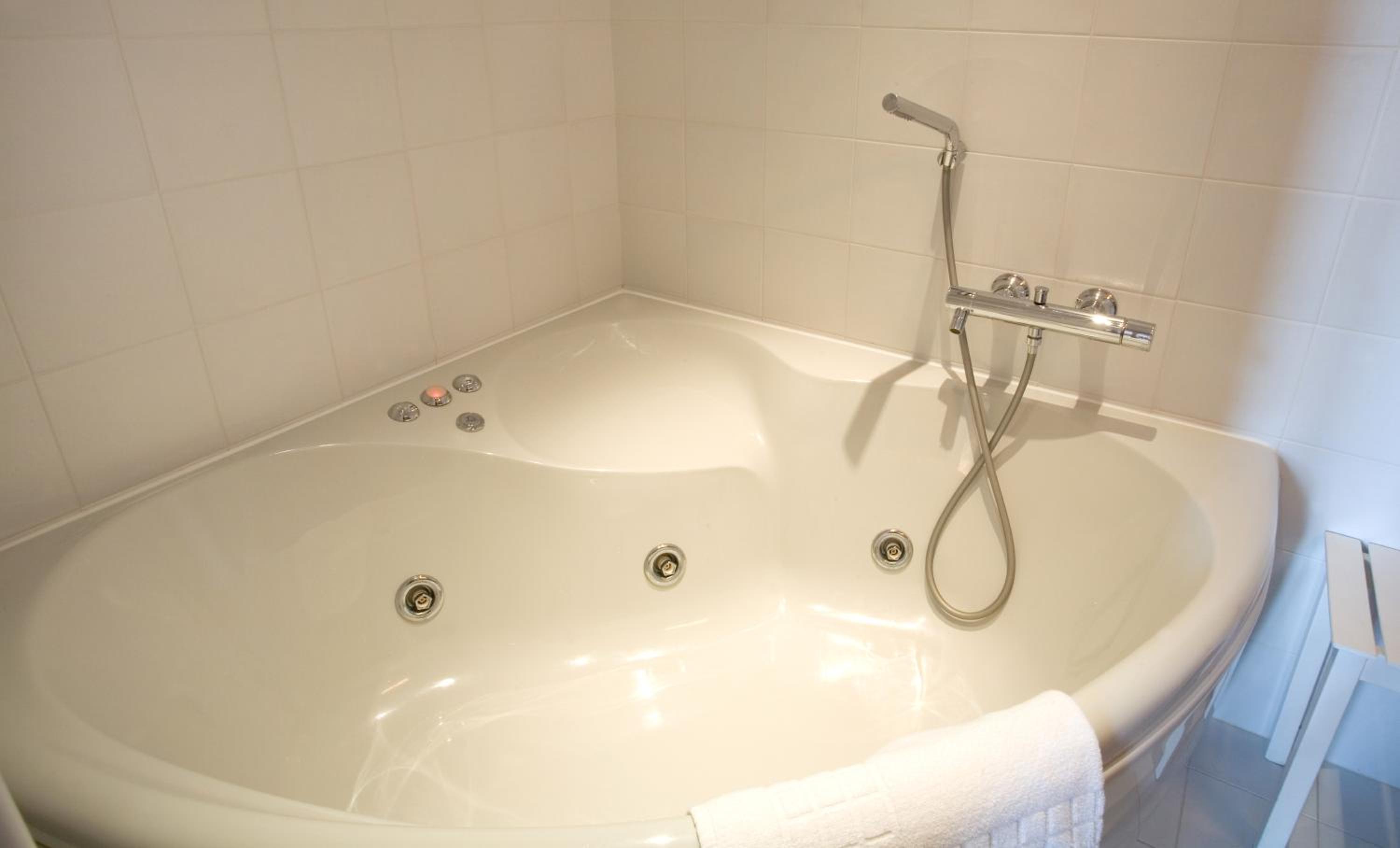 Premium Double Room with Spa Bath - Garden Side - Photo 3