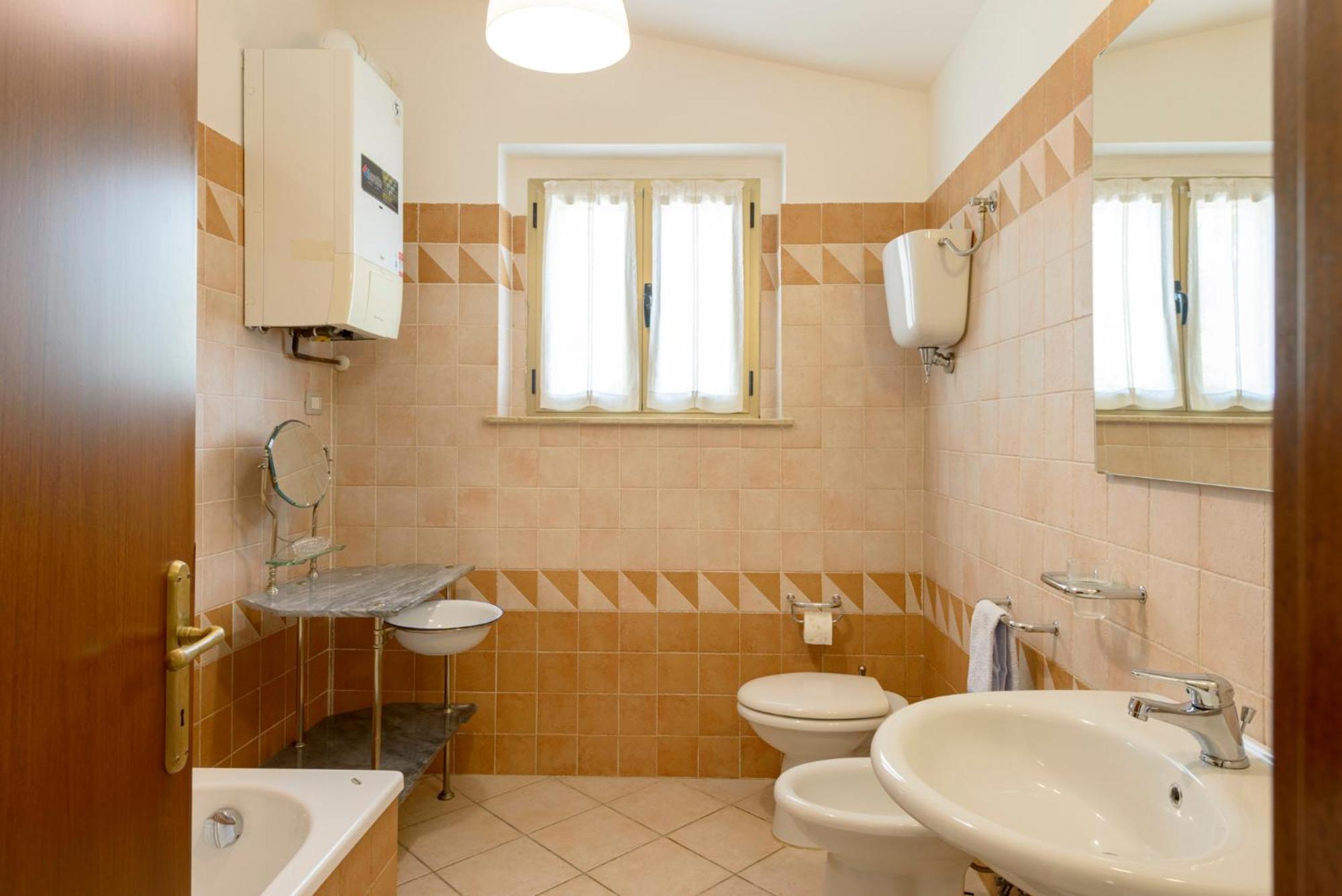 Two-Bedroom House - Photo 12