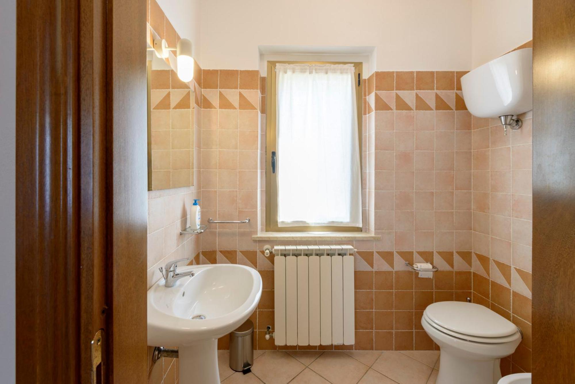 Two-Bedroom House - Photo 24