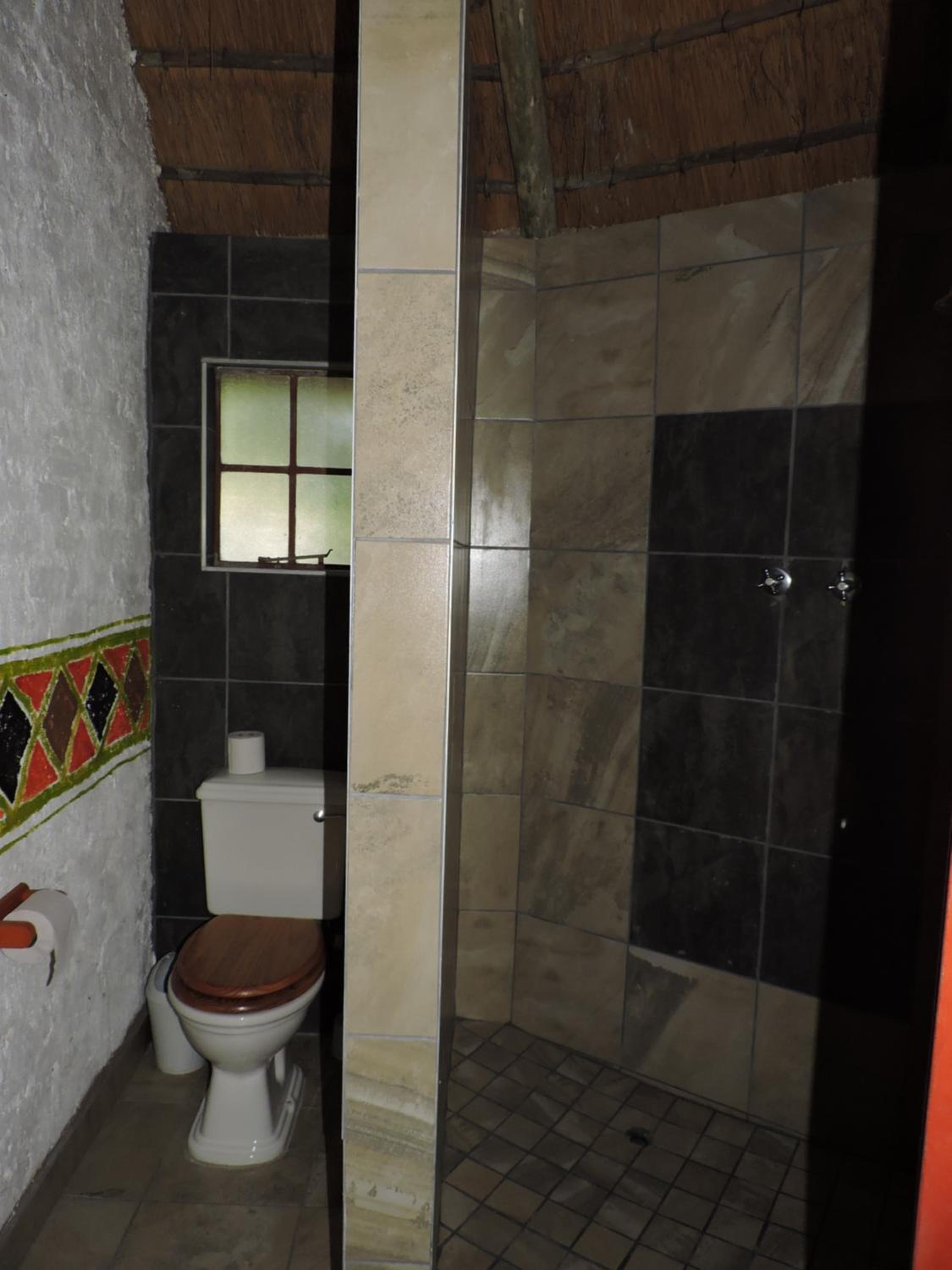 Double Room with Private Bathroom - Photo 6