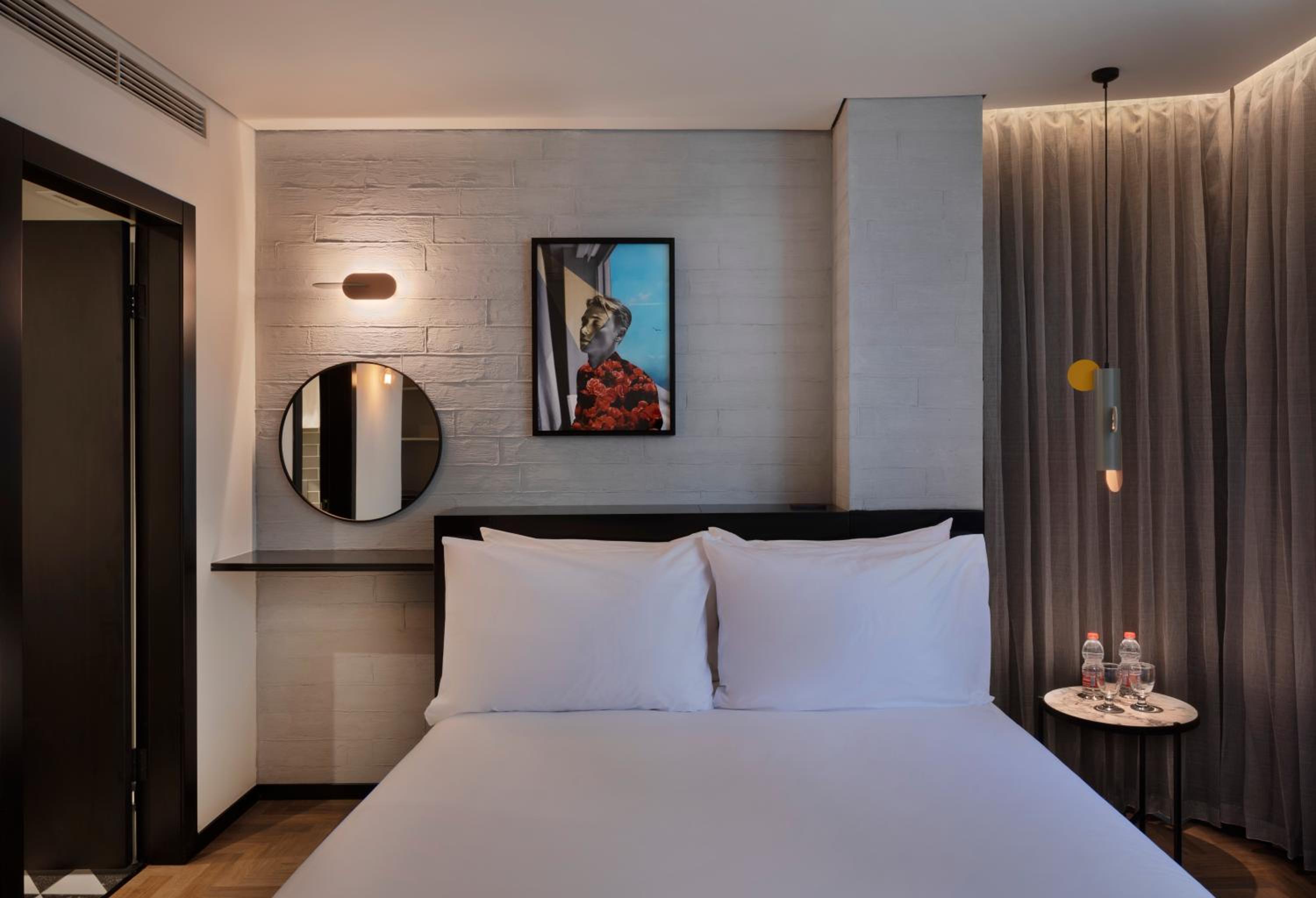 Deluxe Double Room - Photo 21