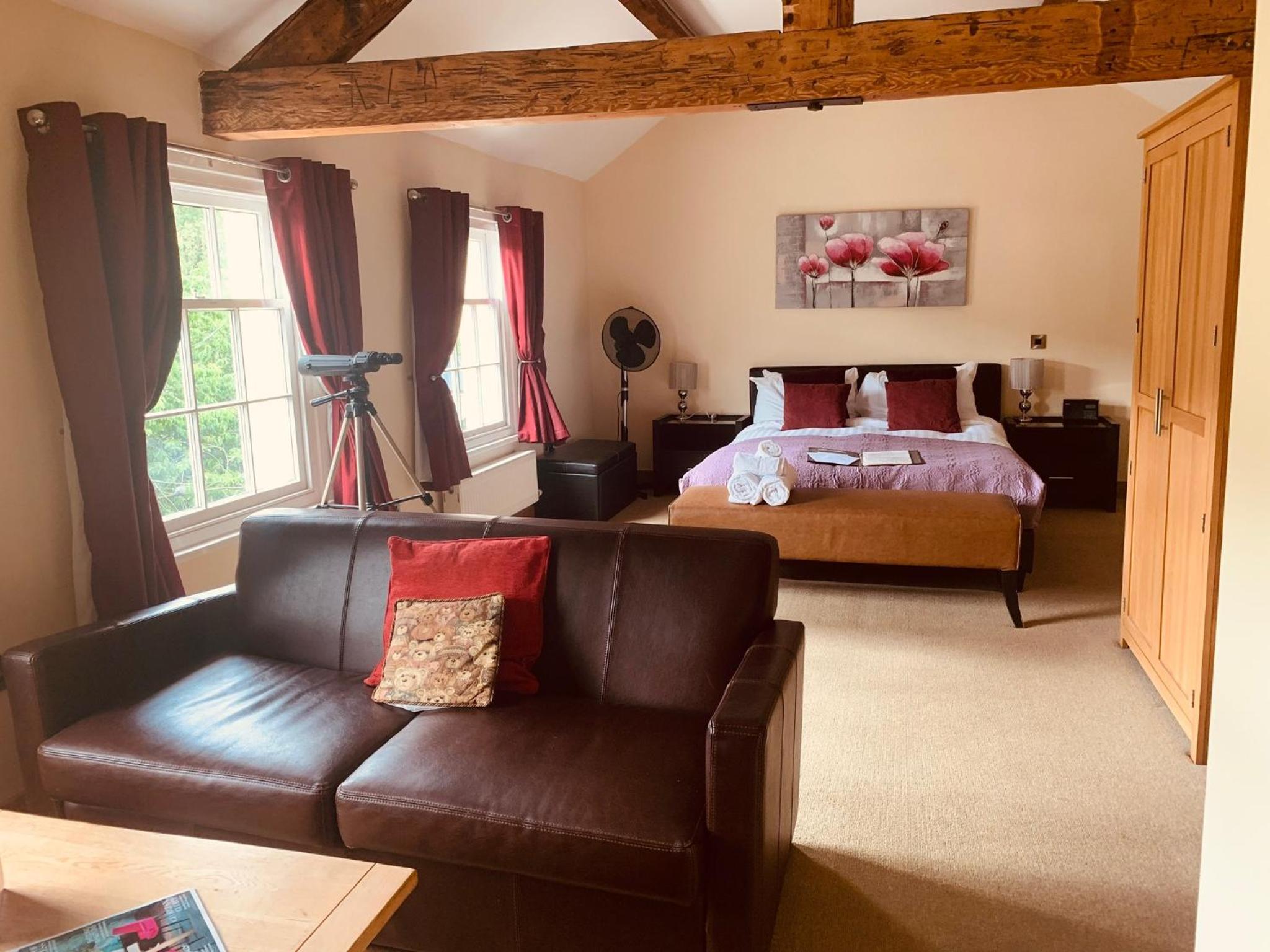 King Room with Lake View - Photo 12