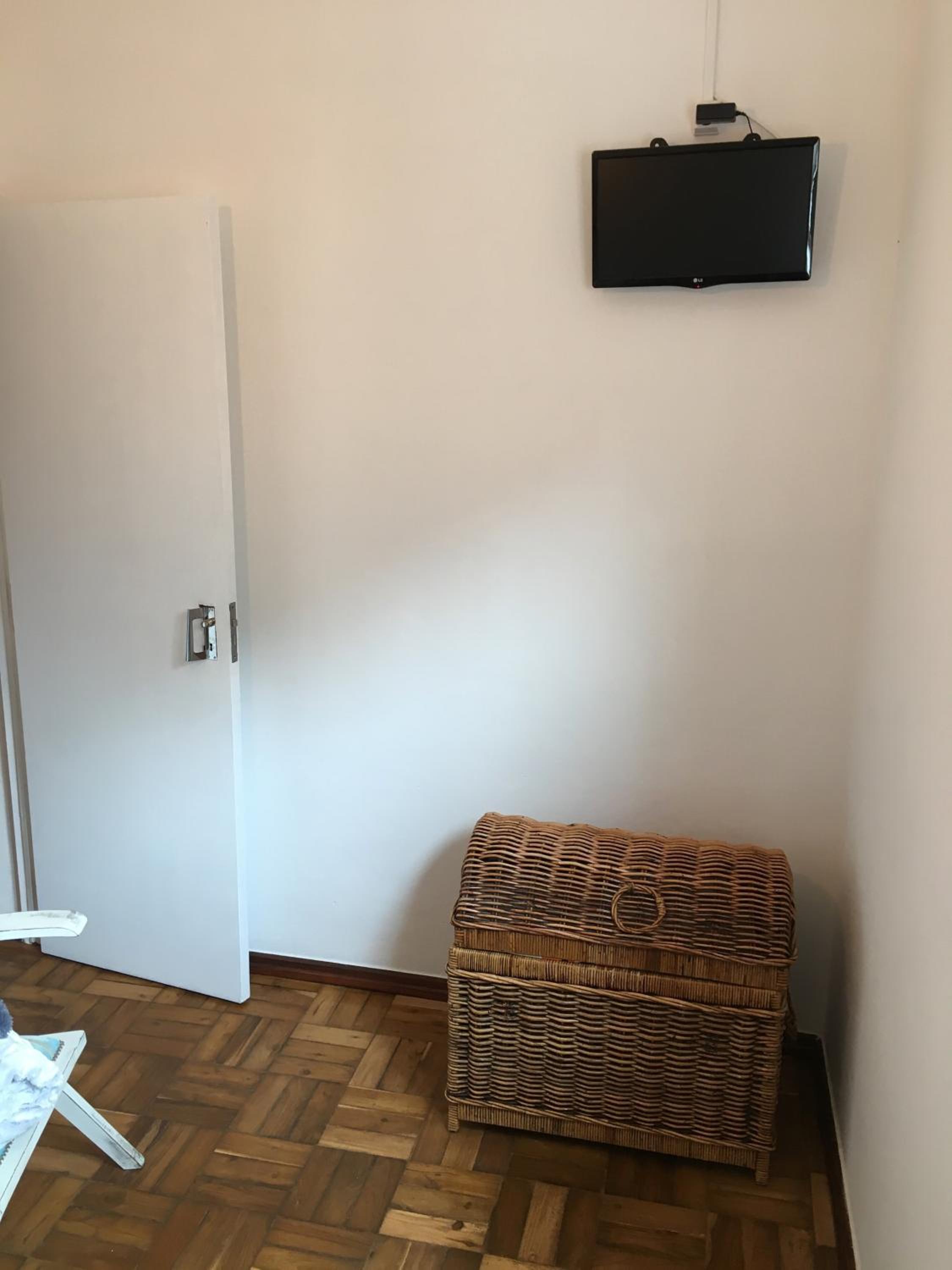 Standard Twin Room with Bunk Bed - Photo 8