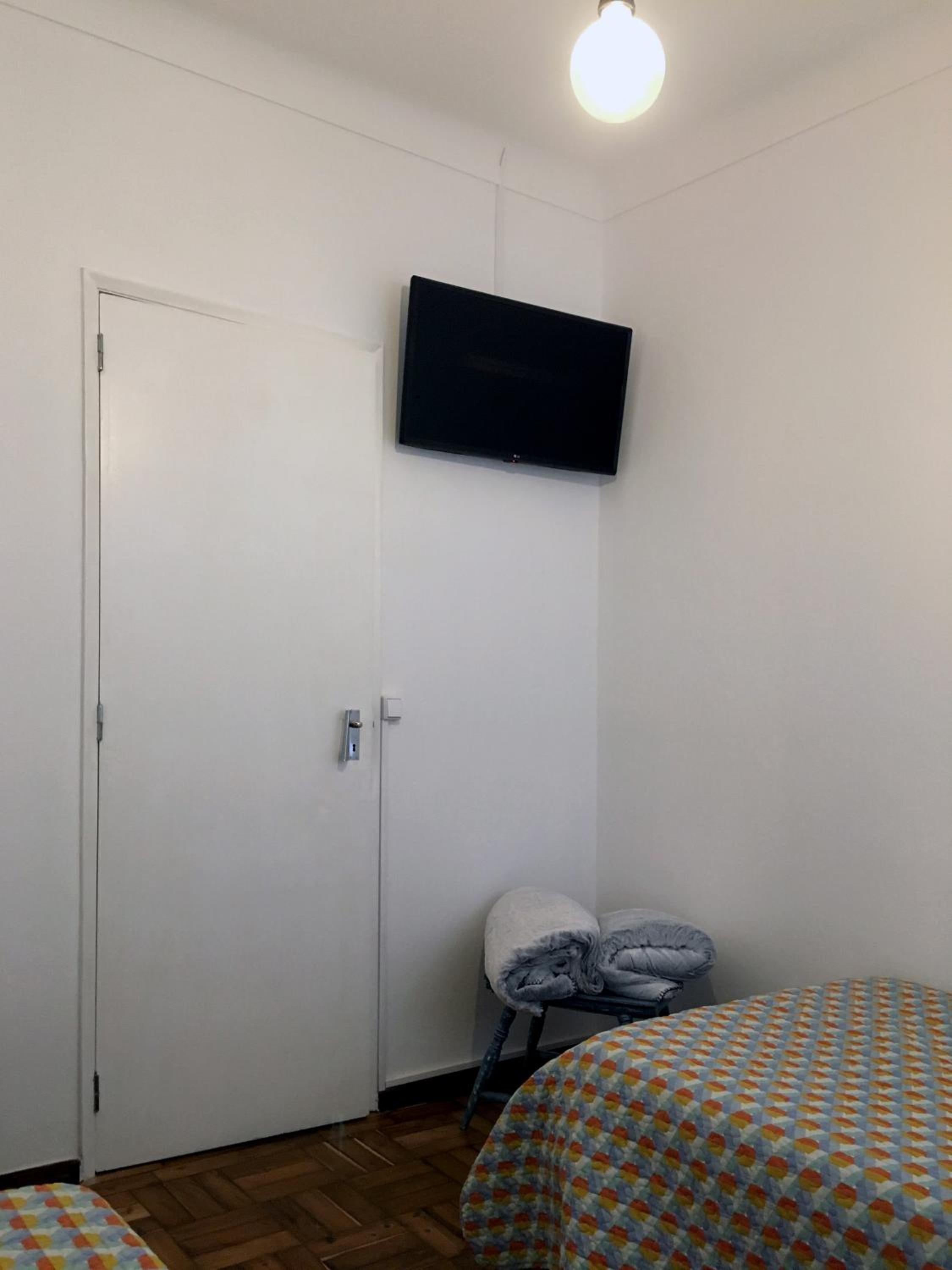 Standard Twin Room - Photo 10