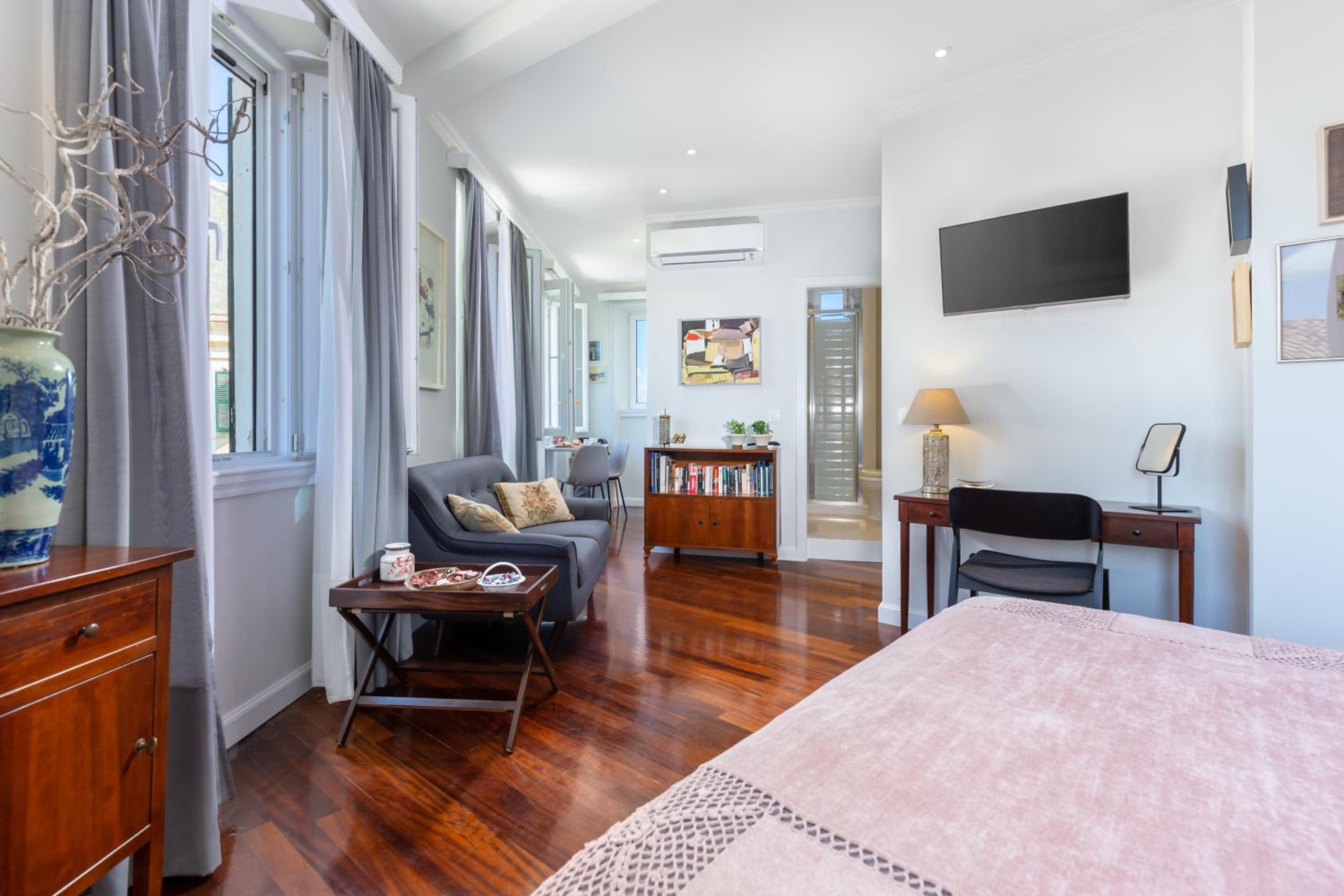 Studio Apartment photo 2