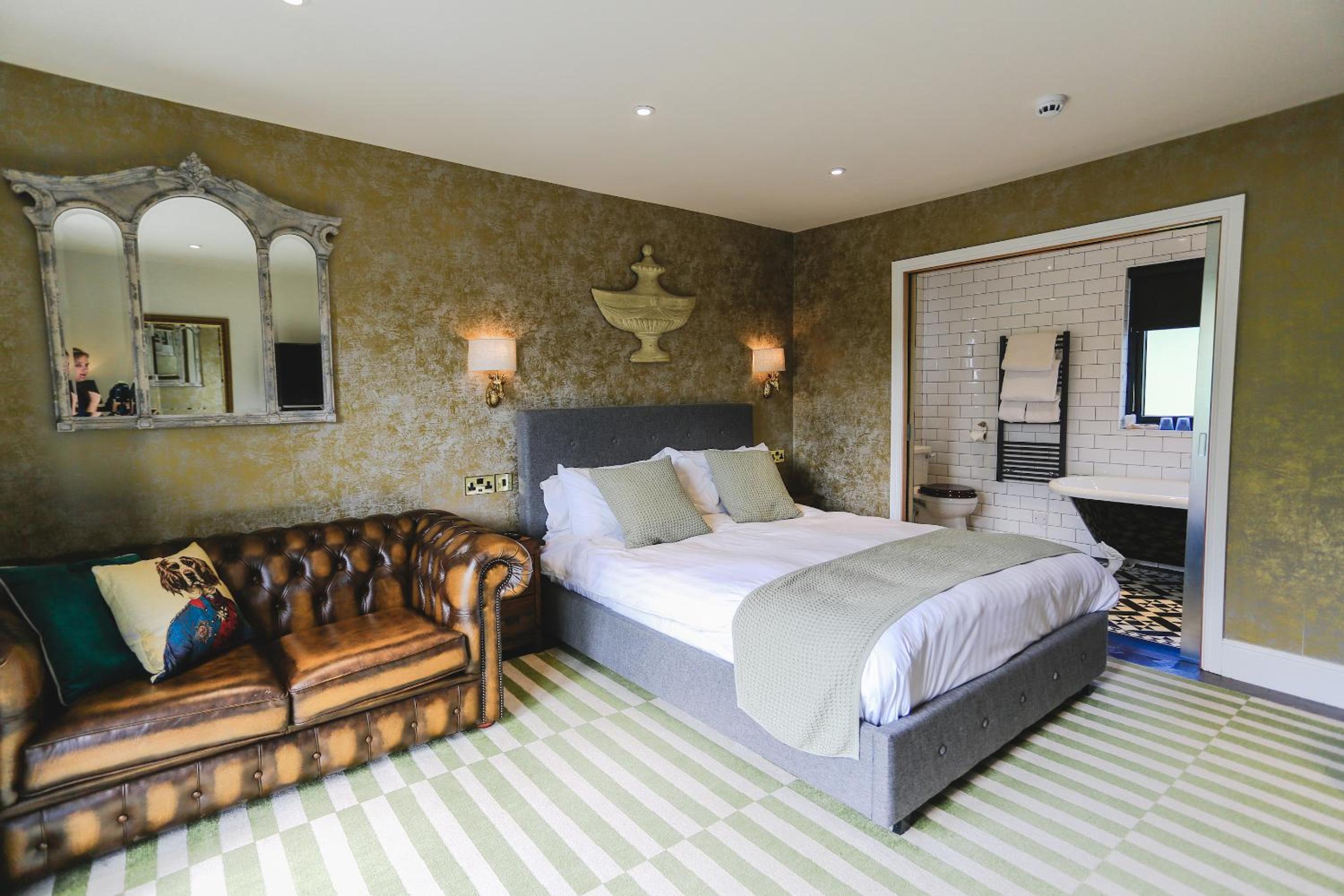 Deluxe Double Room with River View photo 2