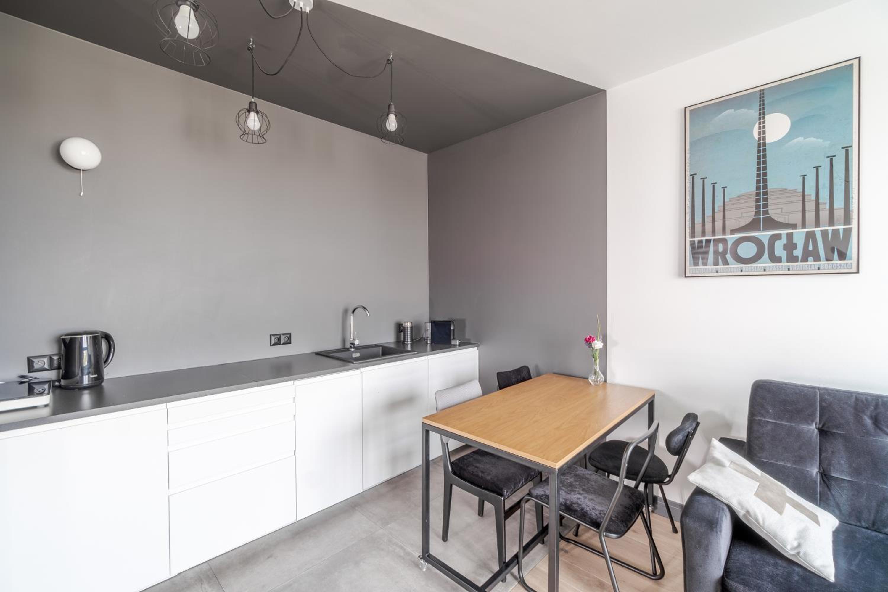 Two-Bedroom Apartment with Old Town View - Photo 8