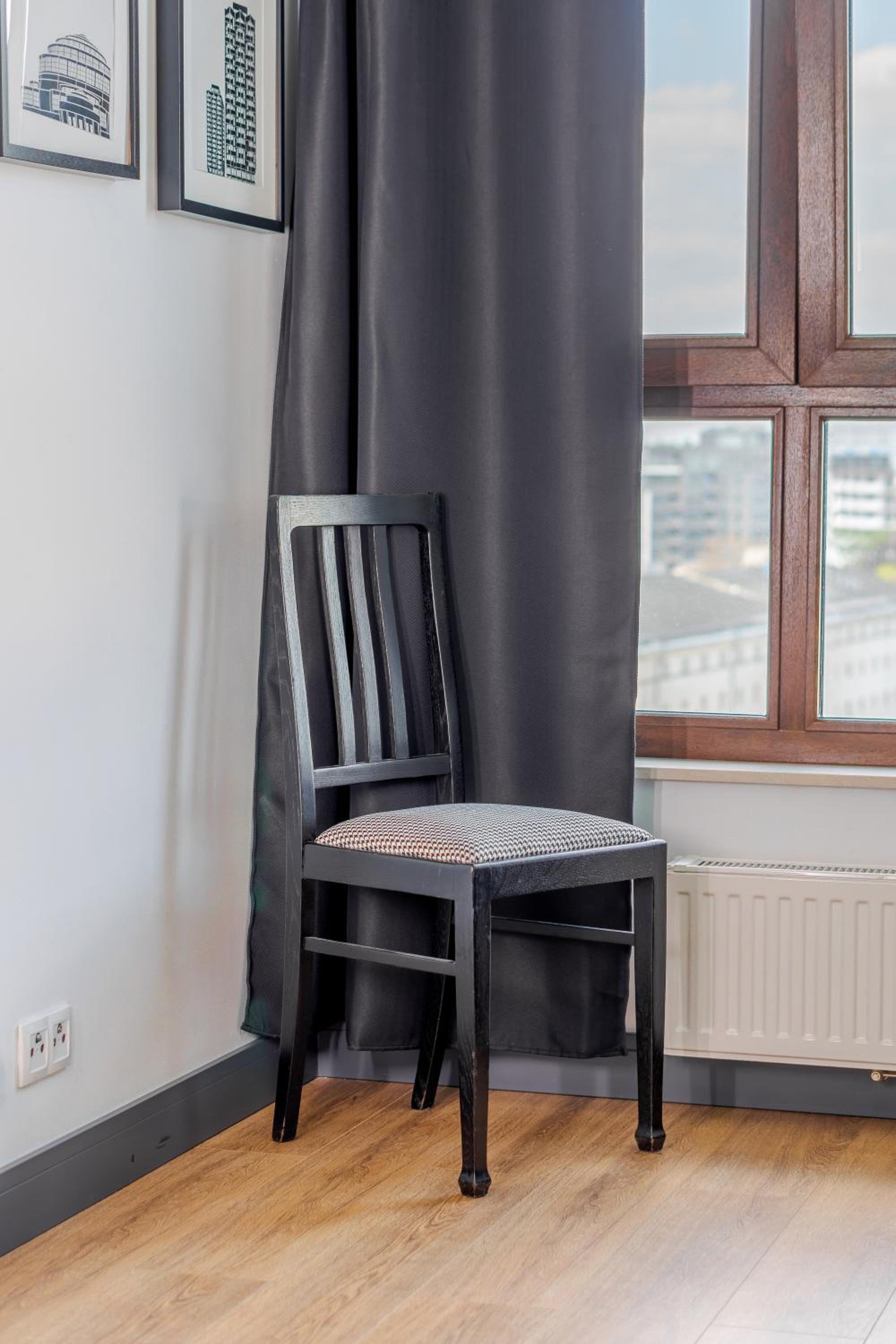 Two-Bedroom Apartment with Old Town View - Photo 12