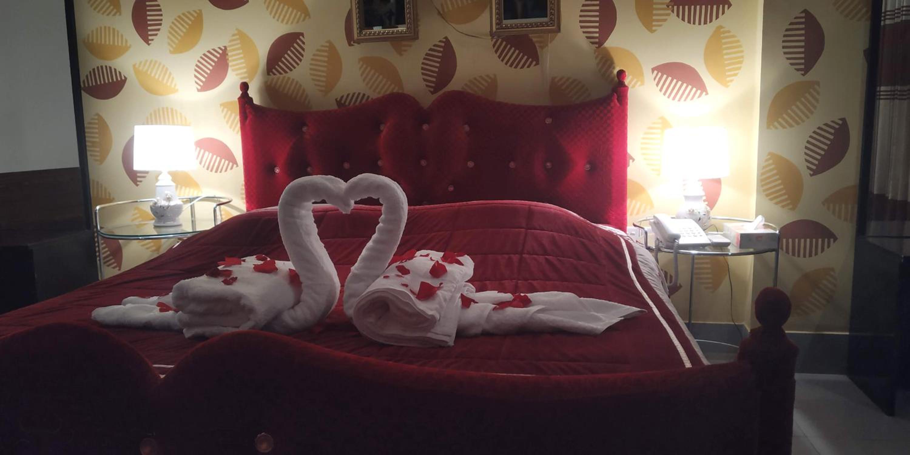 Deluxe King Suite photo 2