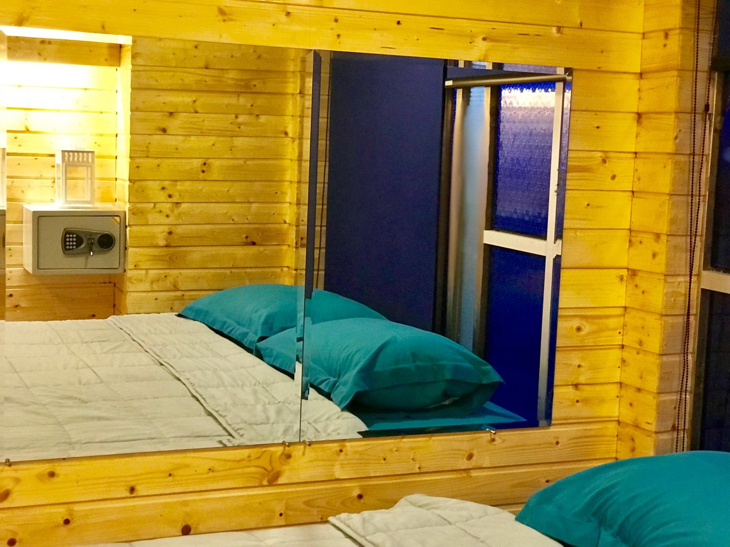 Double Room with Shared Bathroom photo 2