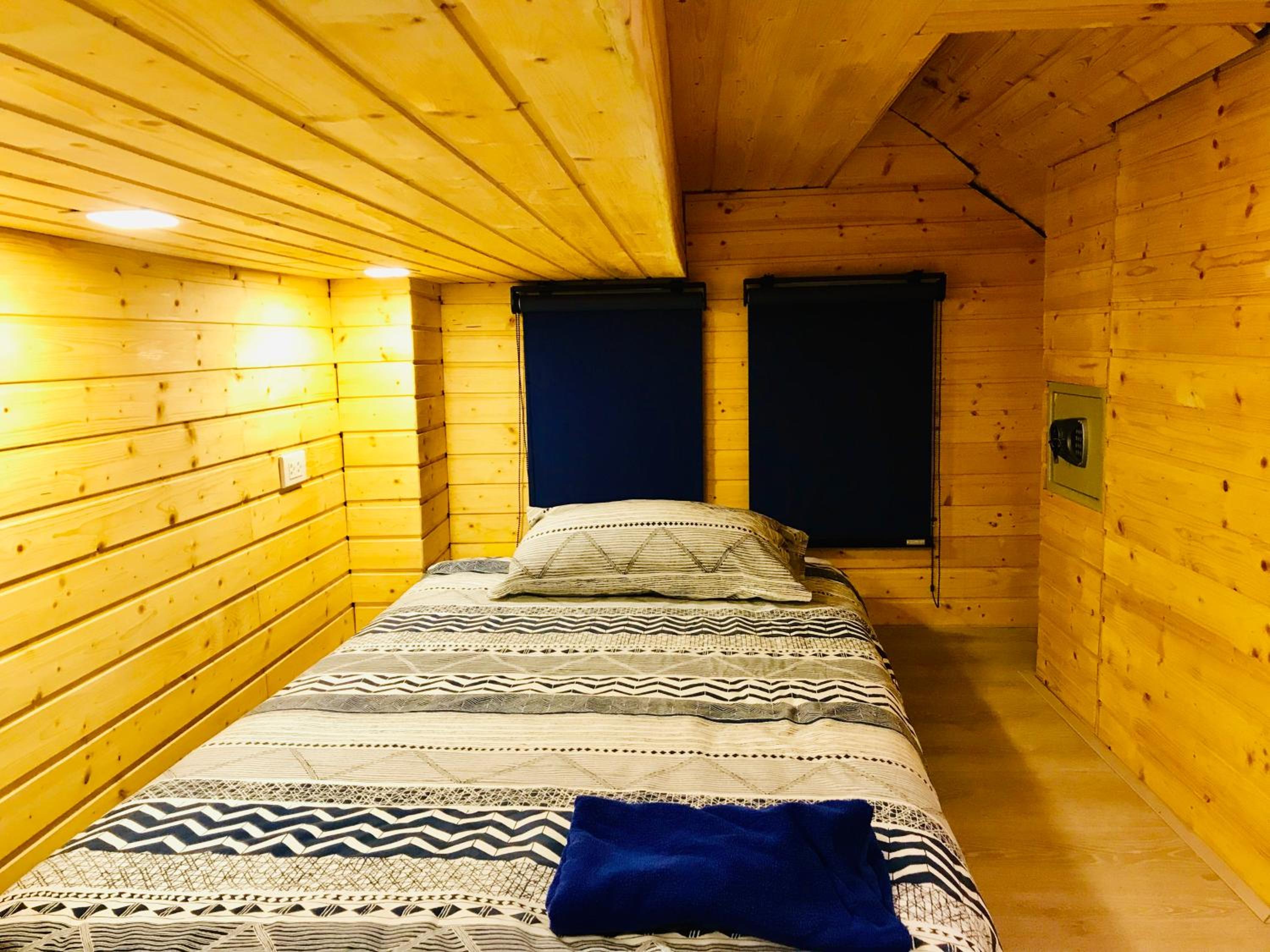 Twin Room with Shared Bathroom and Toilet (2 futons) photo 3