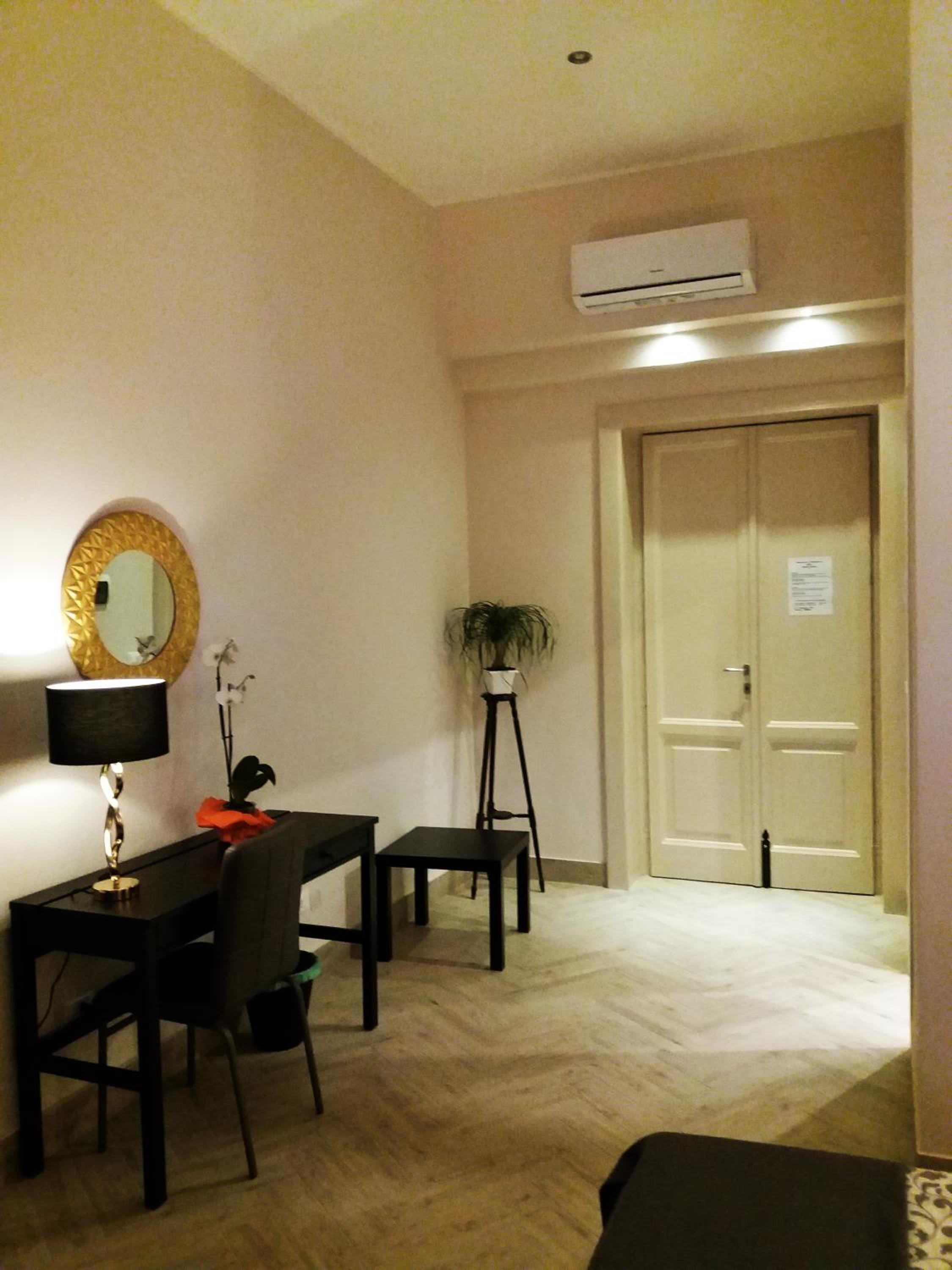 Standard King Room photo 1