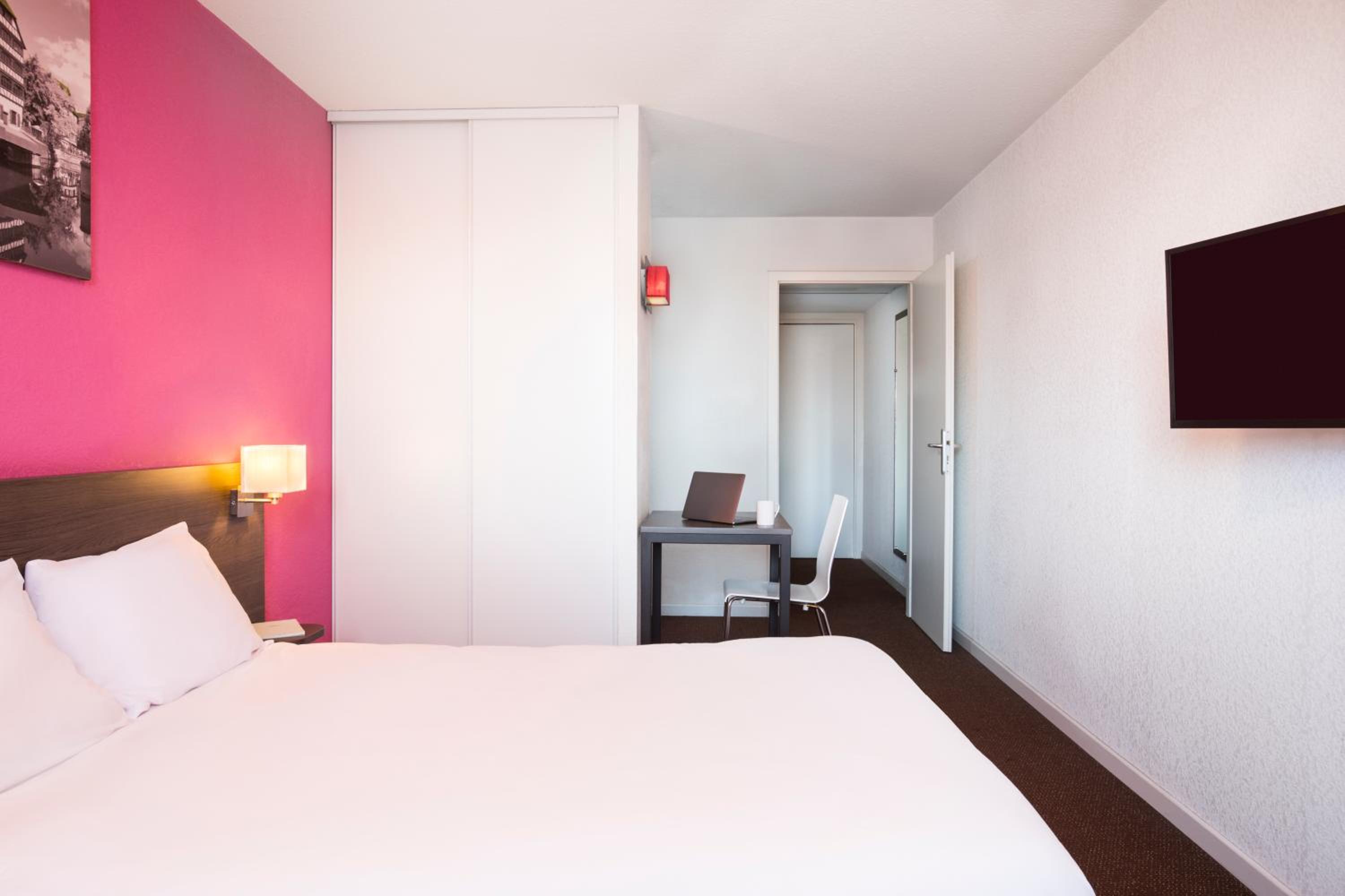 One-Bedroom Apartment (4 Adults) - Photo 1