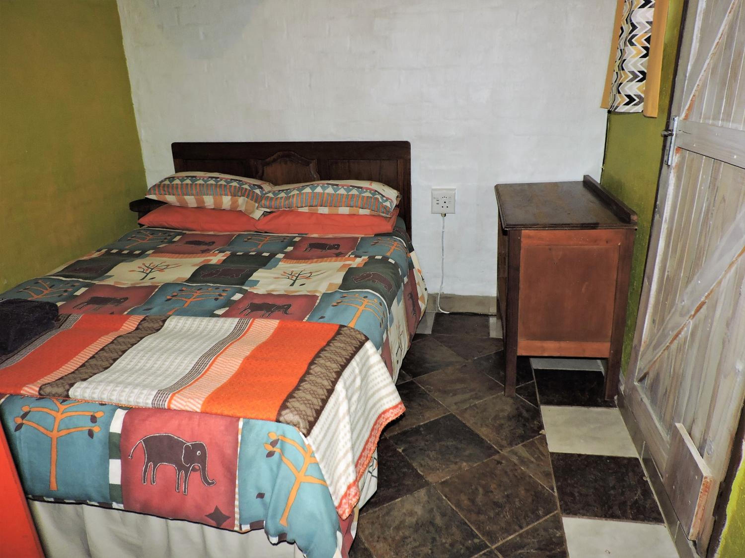 Double Room with Private Bathroom - Photo 4