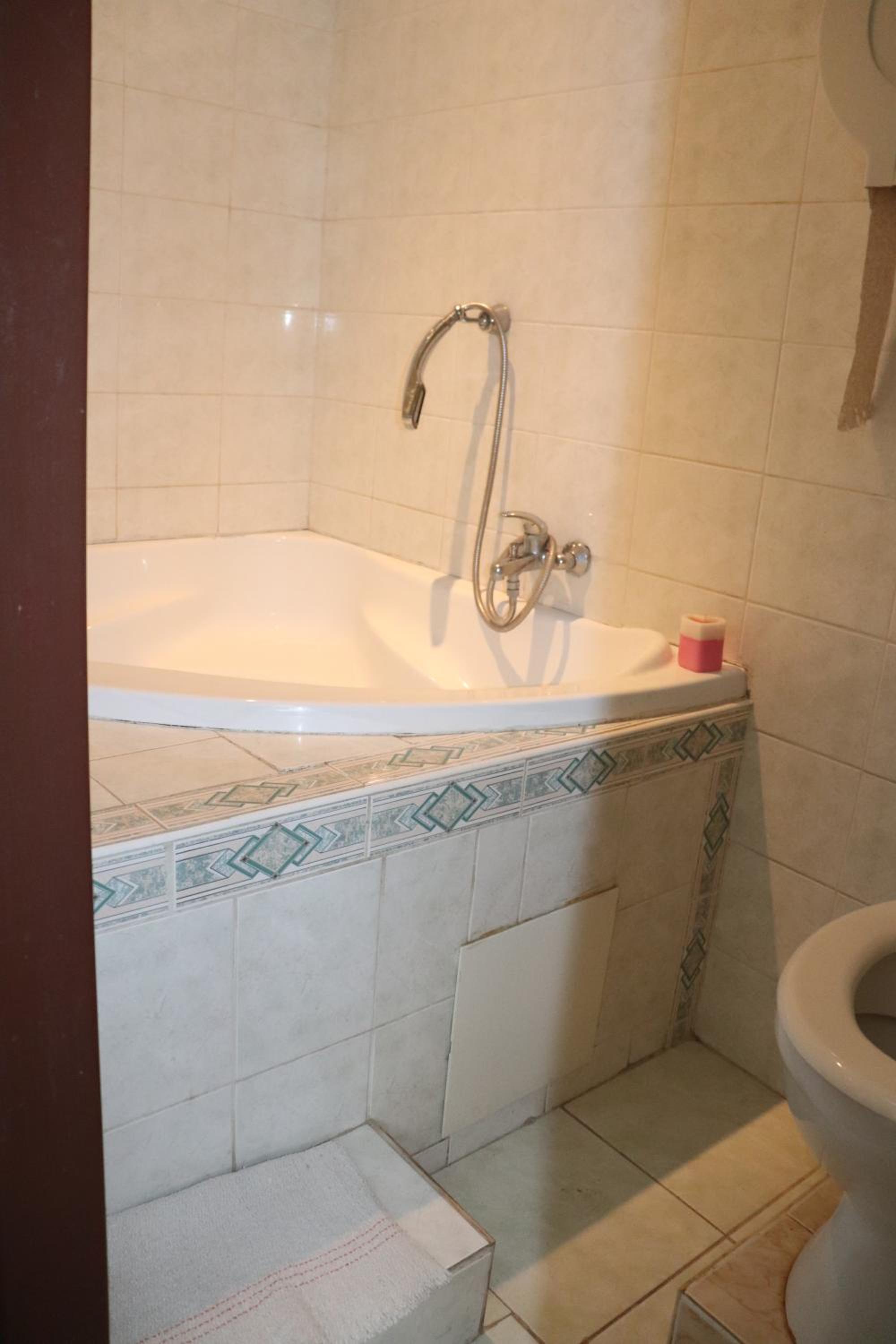 Twin Room with Shared Bathroom photo 2