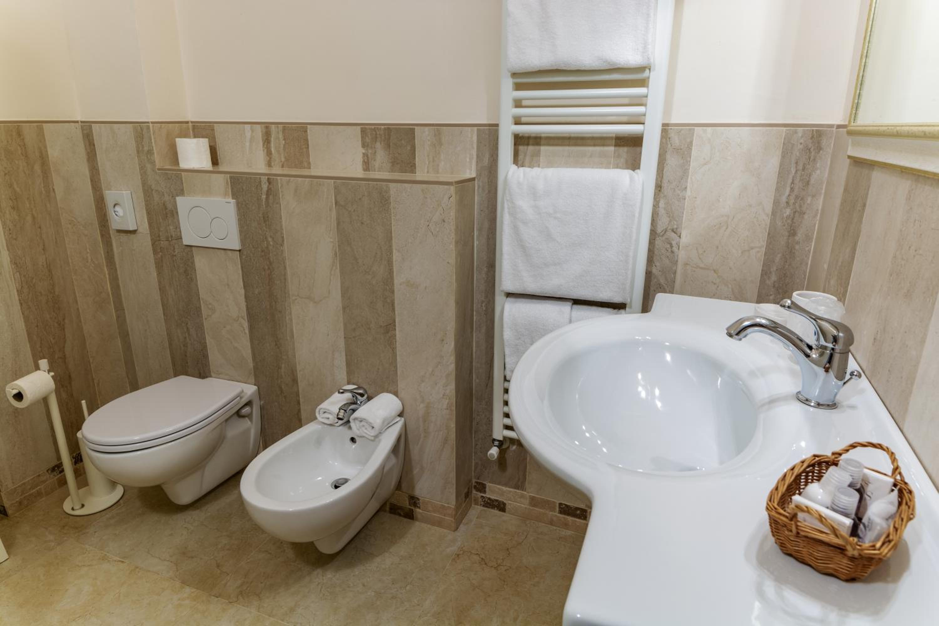Double or Twin Room photo 2