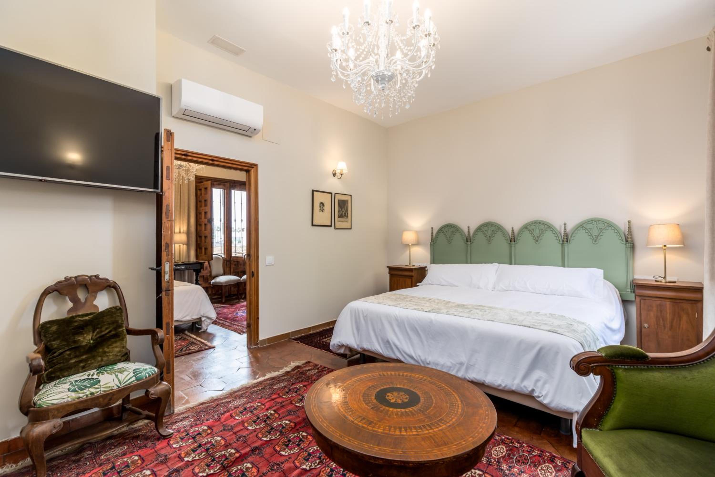 Superior Quadruple Room - Photo 6