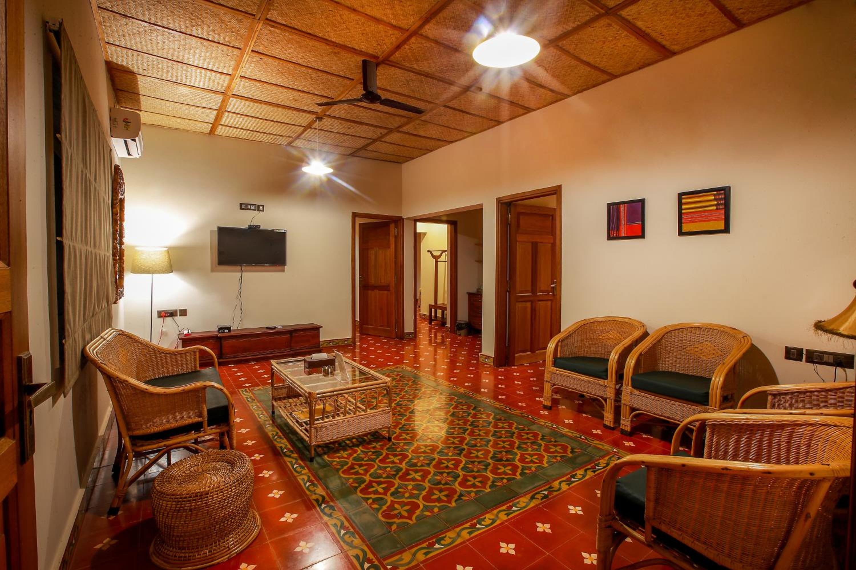 Three-Bedroom Villa - Photo 5