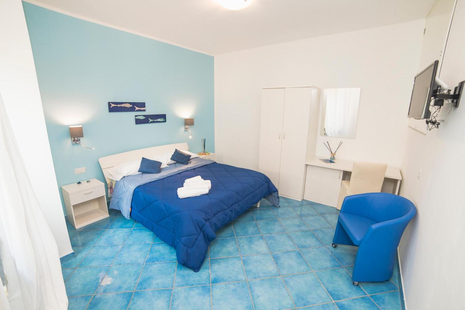 Double Room - Photo 10