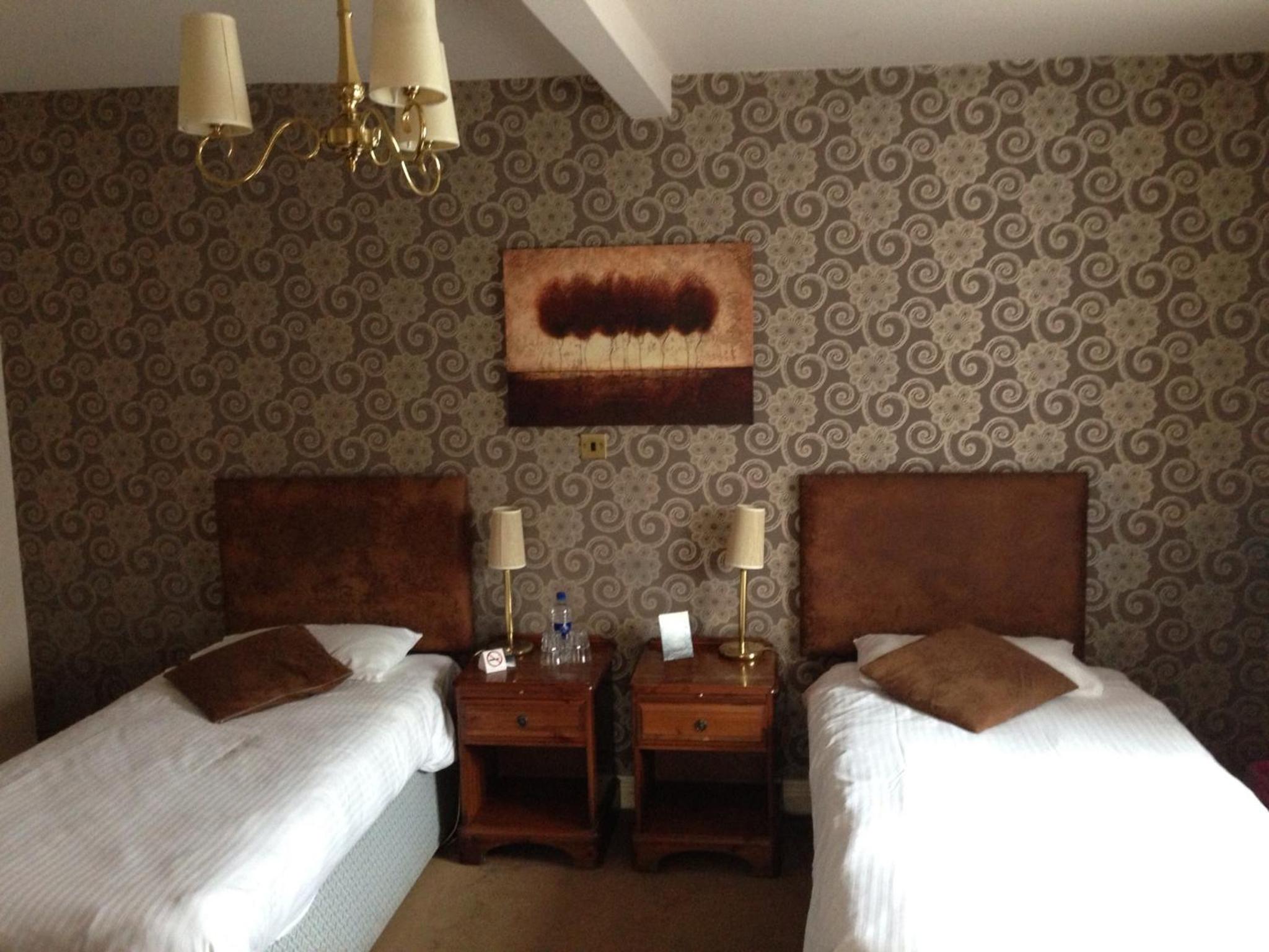 Standard Twin Room - Photo 5