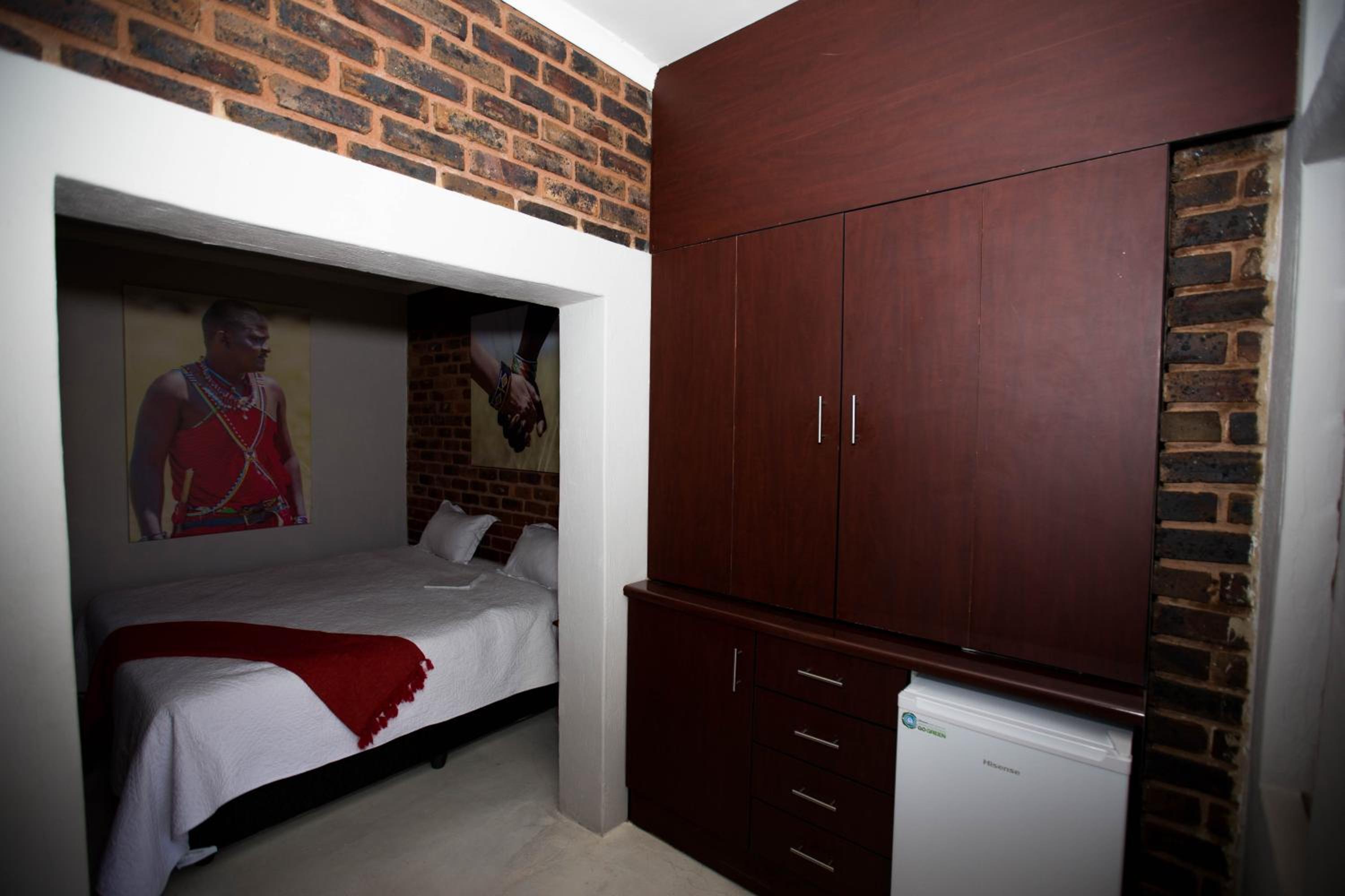 Budget Double Room - Photo 9